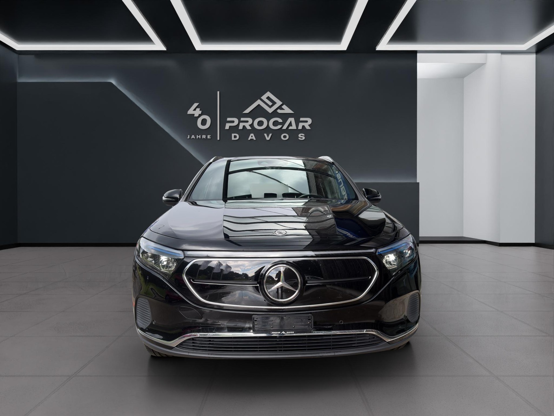 MERCEDES-BENZ EQA 300 Swiss Star Progressive 4matic-image-2