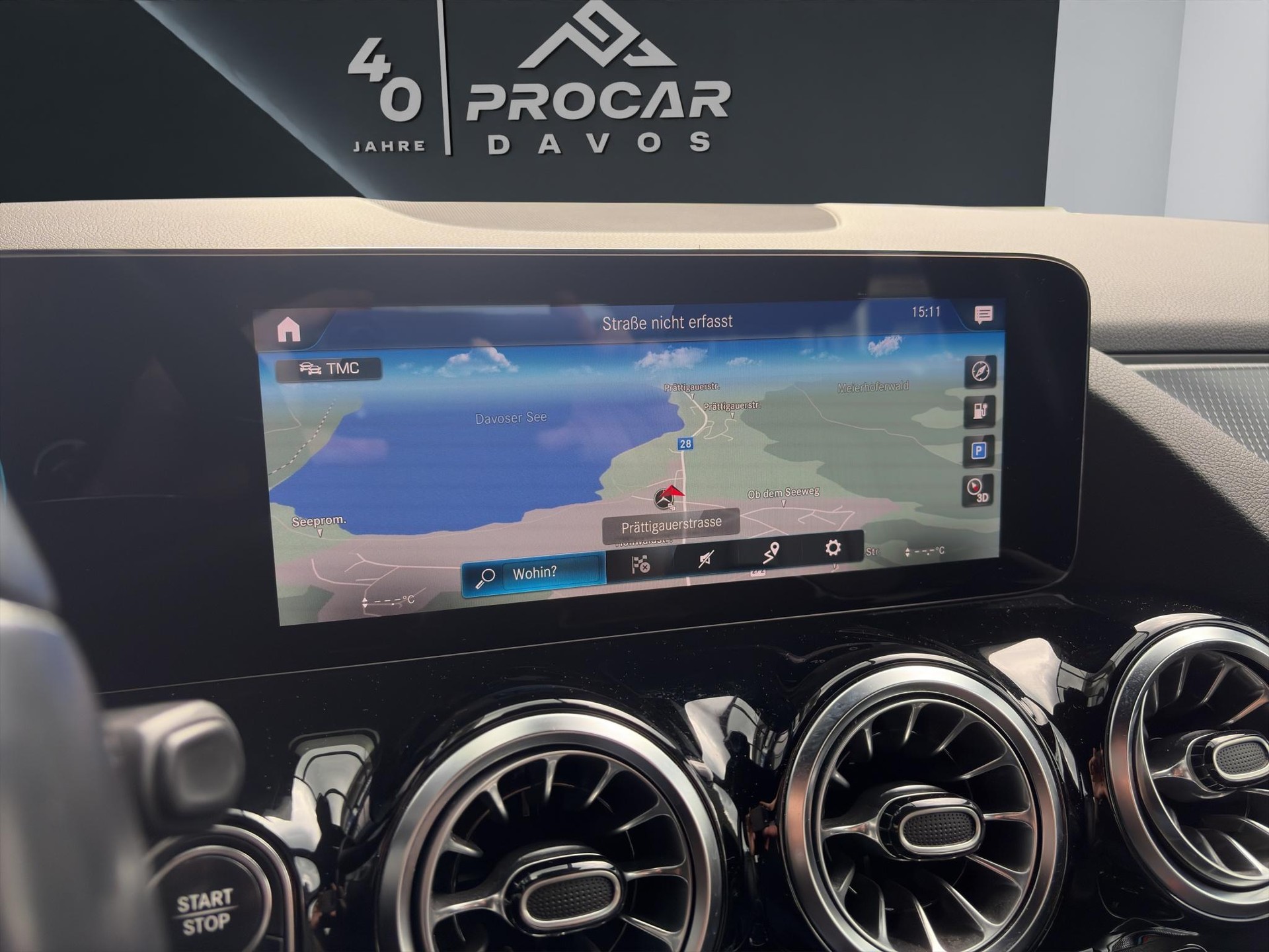 MERCEDES-BENZ EQA 300 Swiss Star Progressive 4matic-image-13