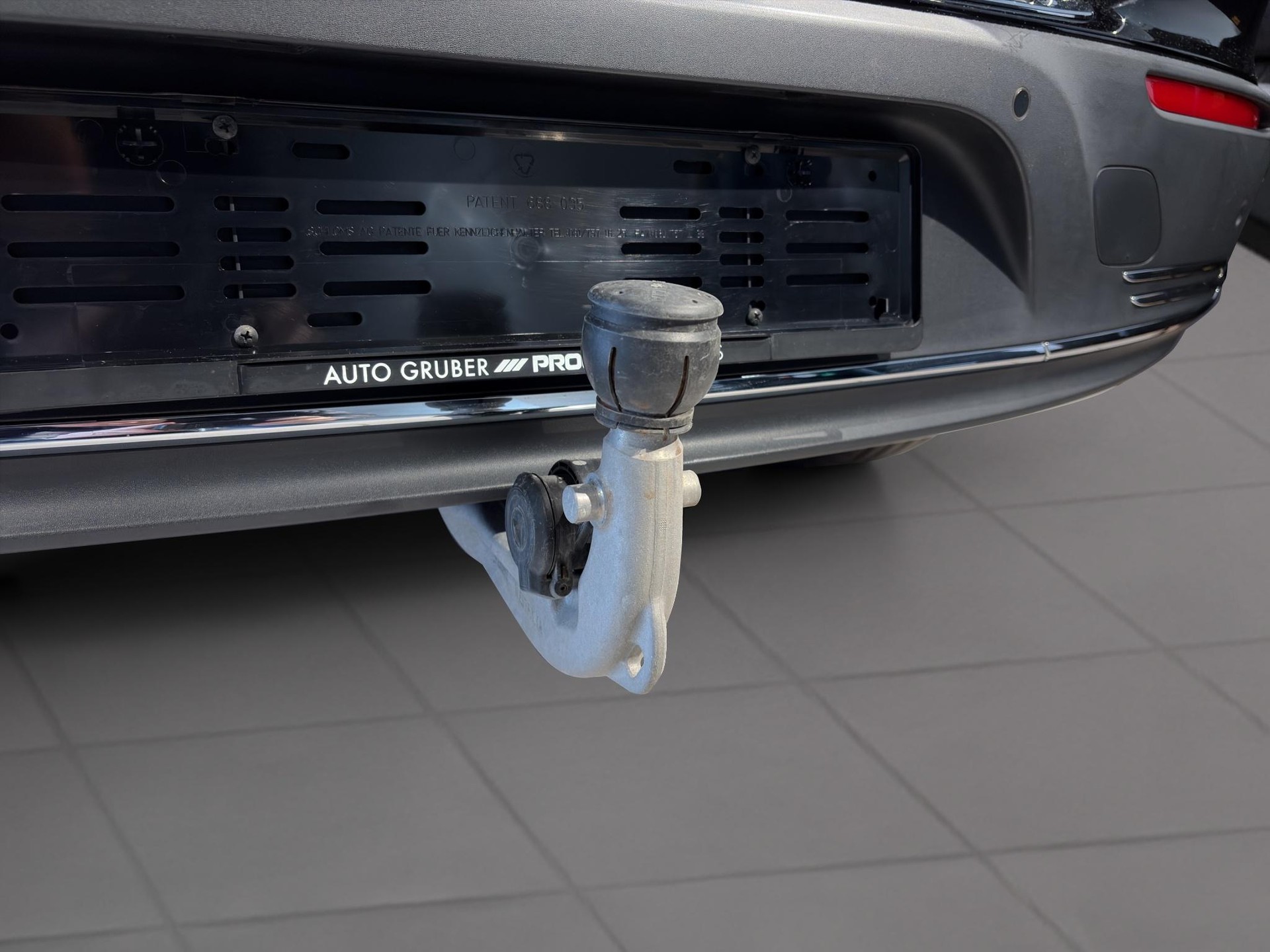 MERCEDES-BENZ EQA 300 Swiss Star Progressive 4matic-image-14