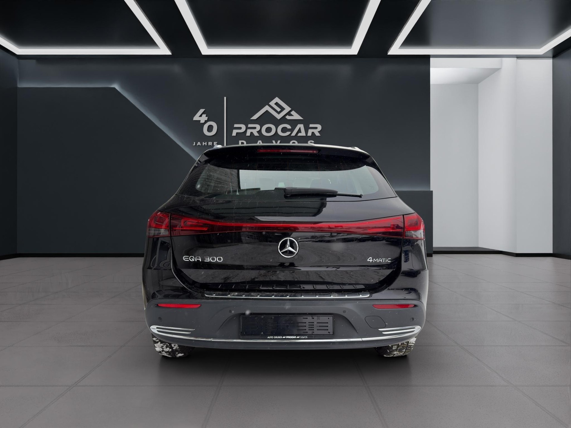 MERCEDES-BENZ EQA 300 Swiss Star Progressive 4matic-image-2