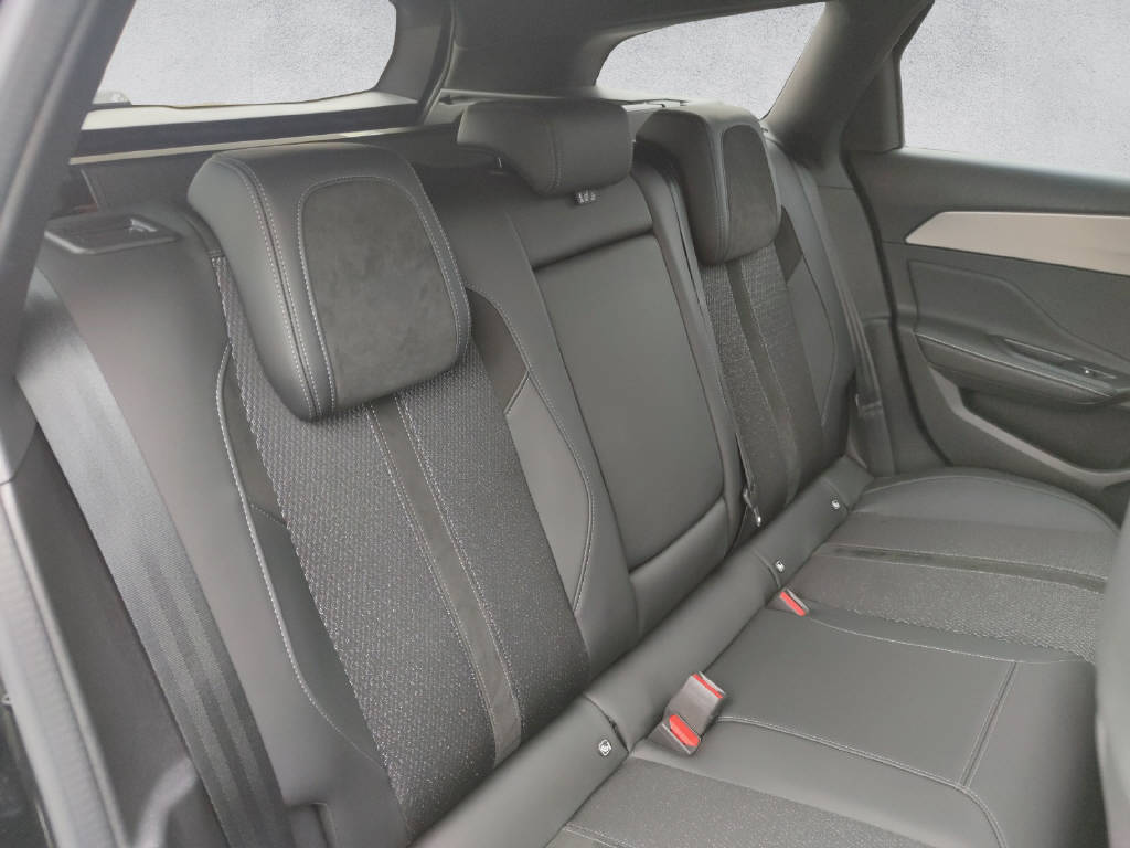 PEUGEOT 308 SW 1.6 PHEV 180 GT-image-12