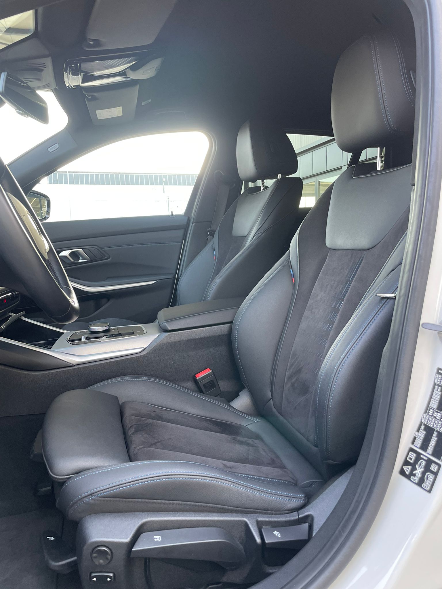 BMW 320d xDrive SAG Touring-image-5