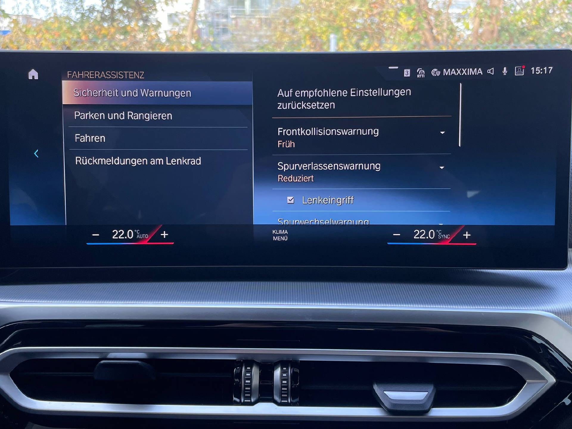 BMW 320d xDrive SAG Touring-image-9
