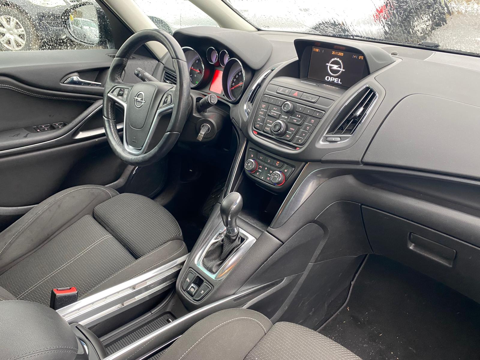 OPEL Zafira Tourer 2.0 CDTi Sport Automatic-image-7