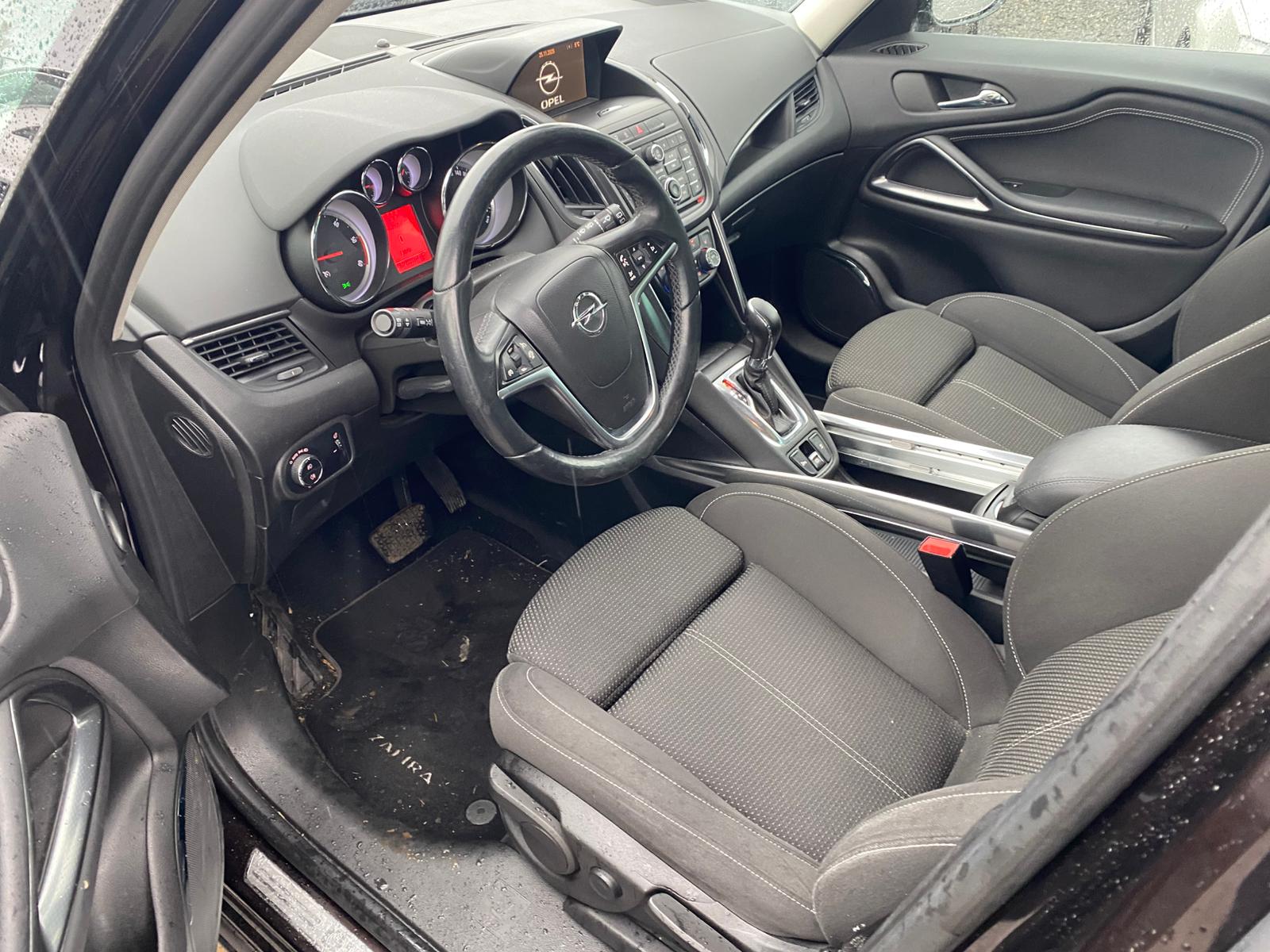 OPEL Zafira Tourer 2.0 CDTi Sport Automatic-image-8