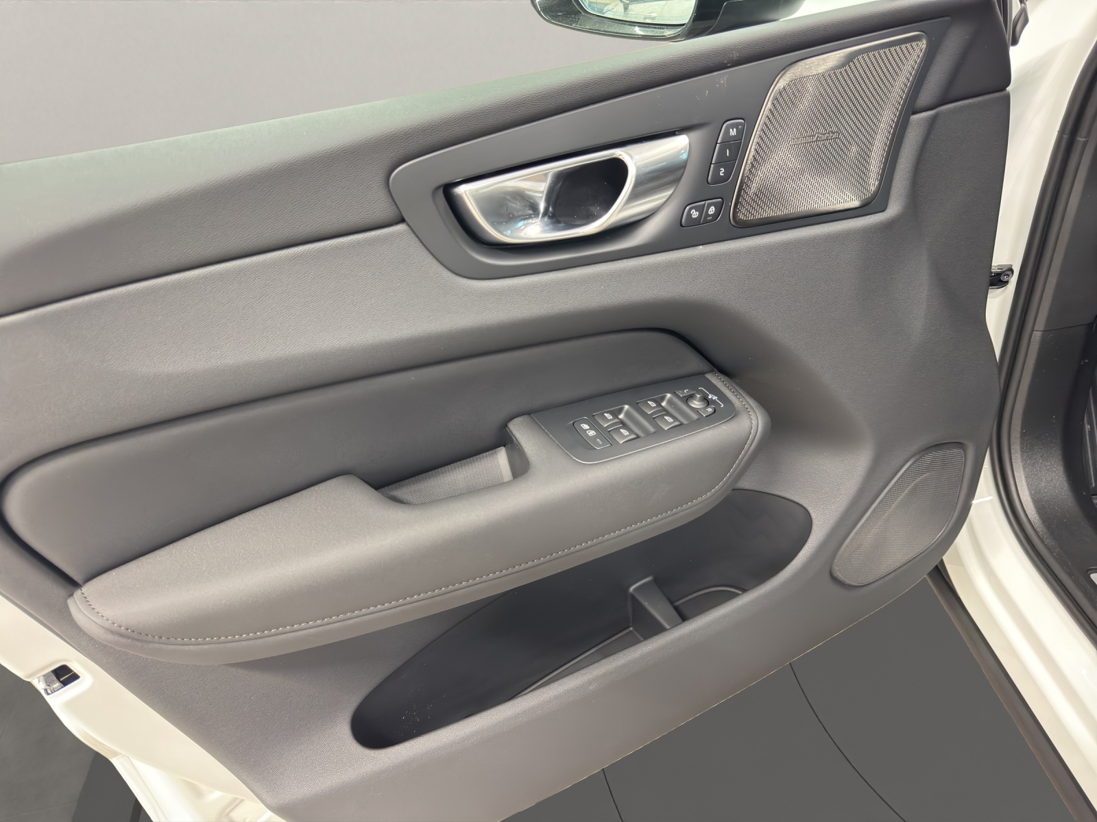 VOLVO XC60 2.0 T8 TE Ultra Dark eAWD-image-9