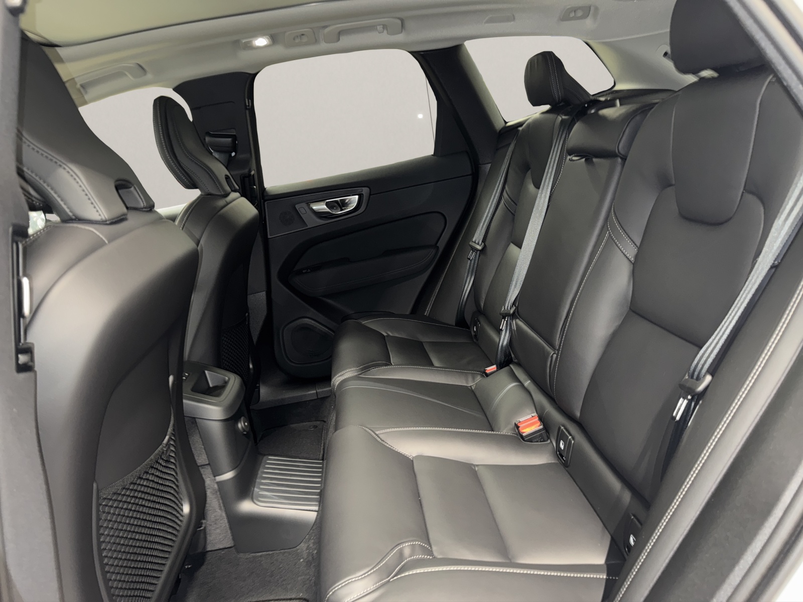VOLVO XC60 2.0 T8 TE Ultra Dark eAWD-image-13