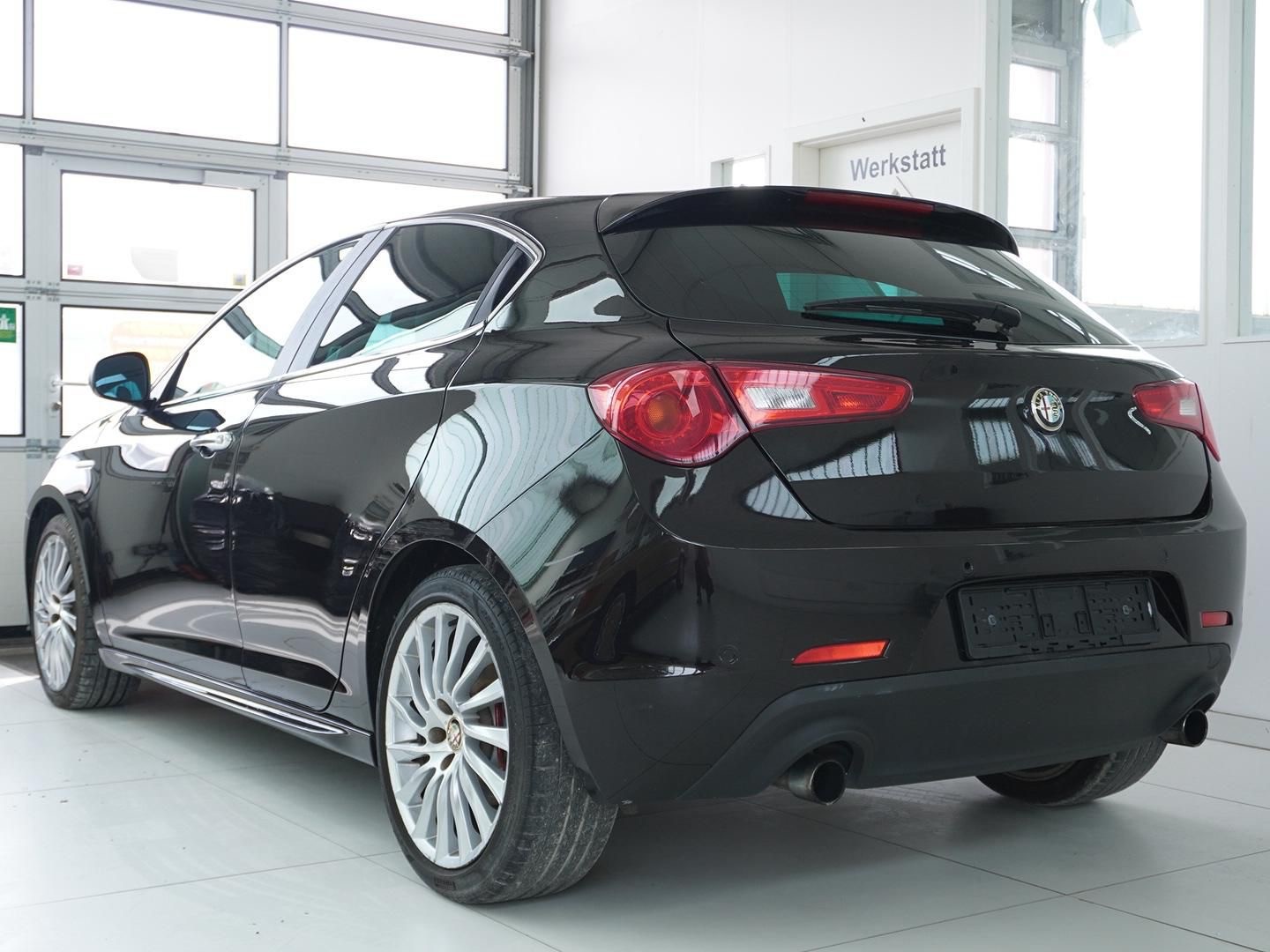 ALFA ROMEO Giulietta 1750 TBi Quadrifoglio Verde-image-1