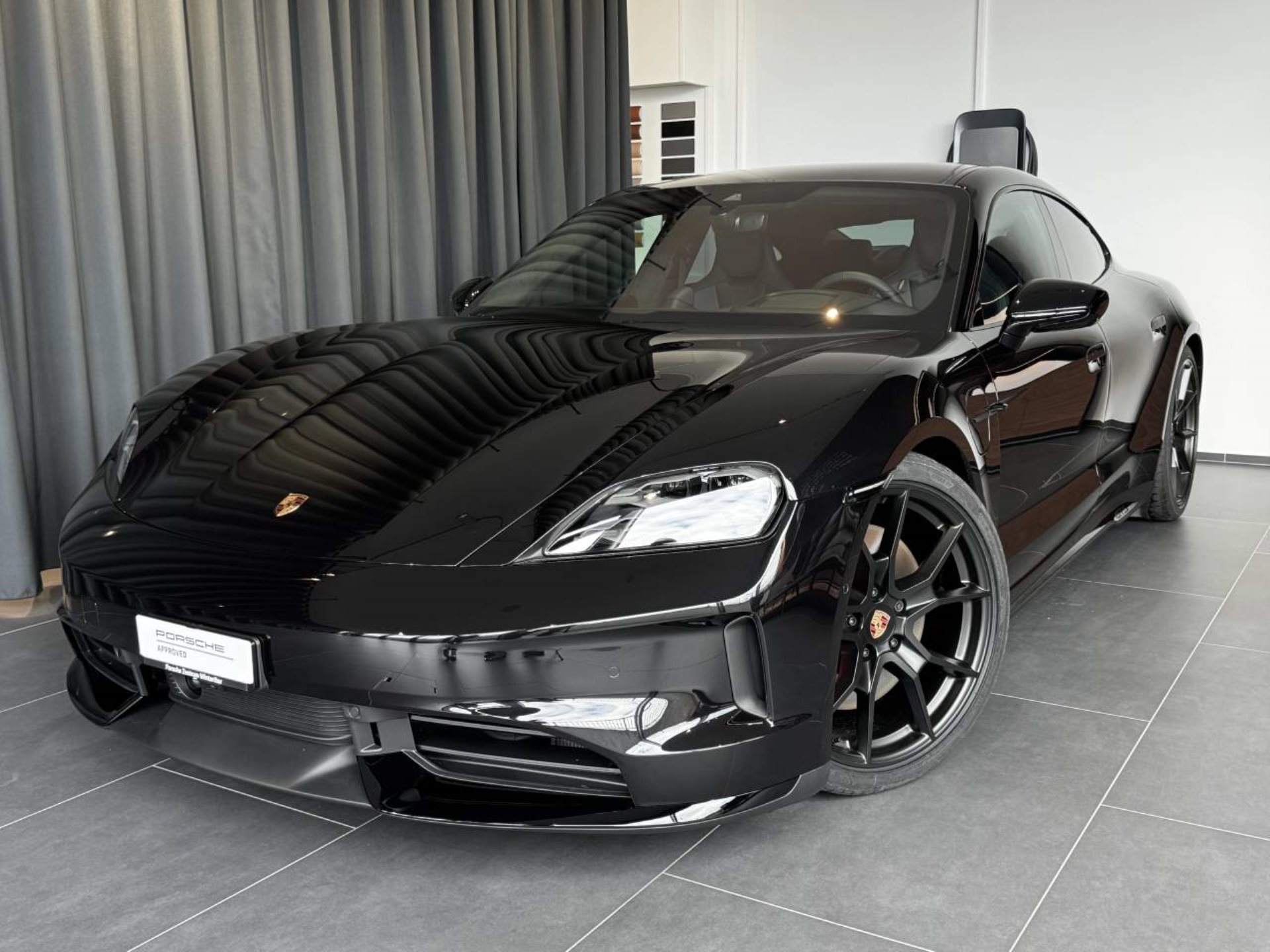 PORSCHE Taycan GTS