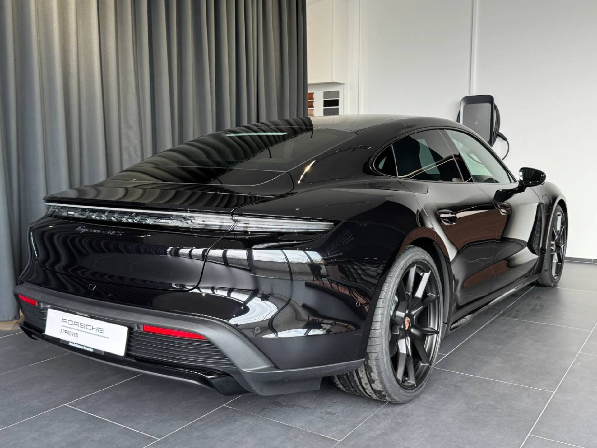 PORSCHE Taycan GTS-image-7