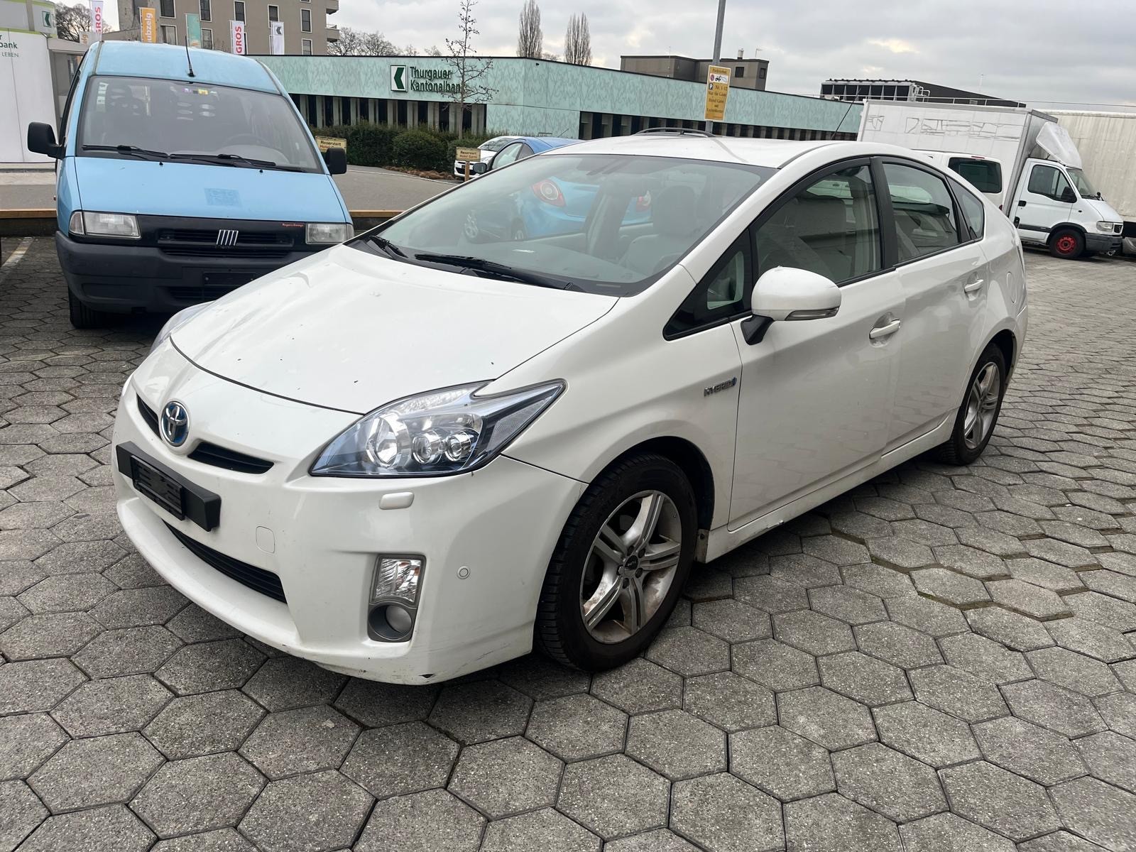 TOYOTA Prius 1.8 16V HSD Sol-image-1
