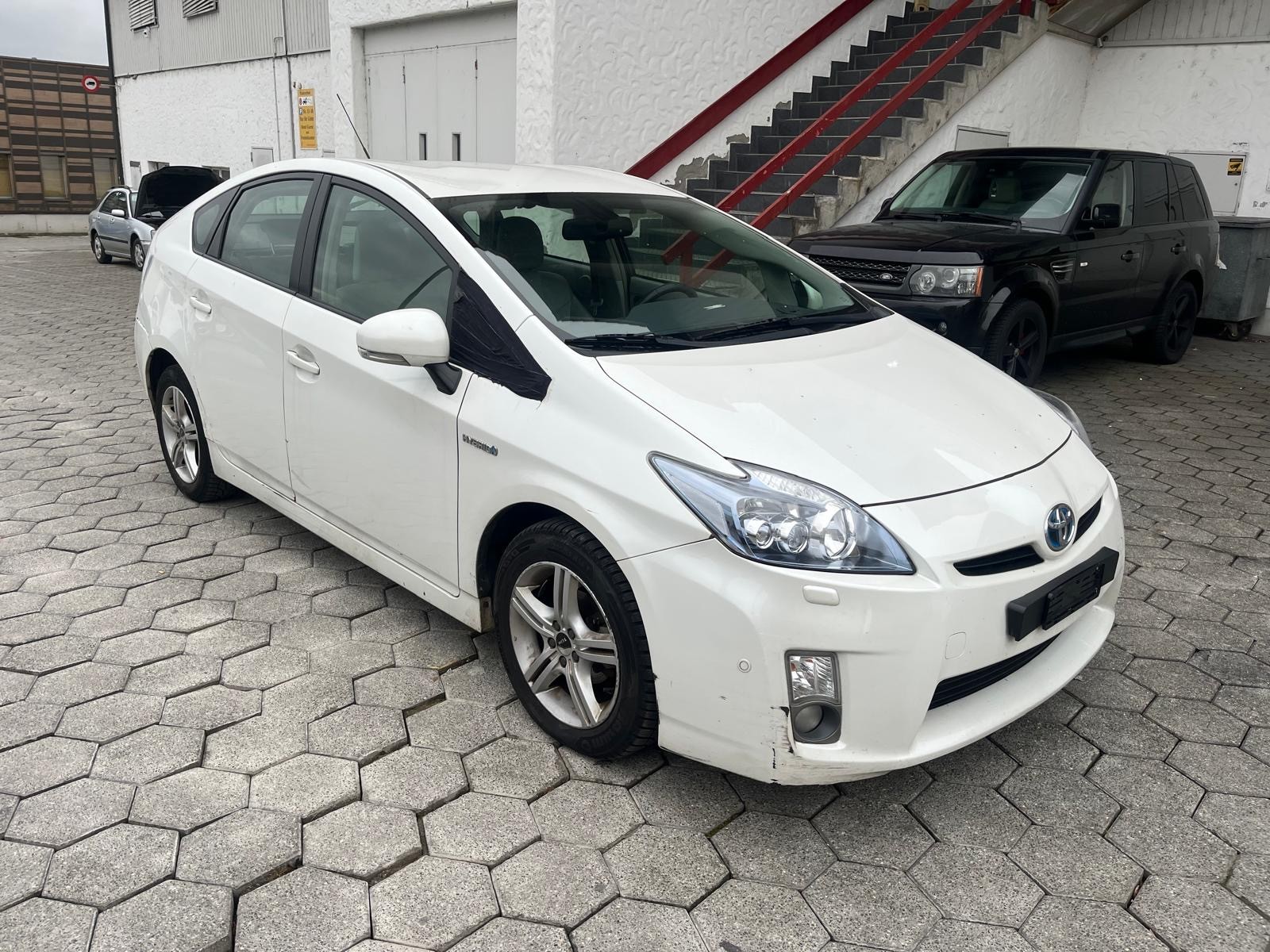 TOYOTA Prius 1.8 16V HSD Sol — slika 1
