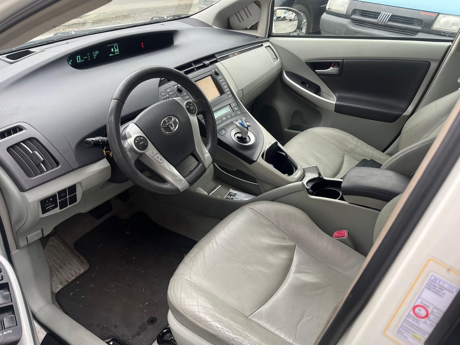 TOYOTA Prius 1.8 16V HSD Sol — slika 8