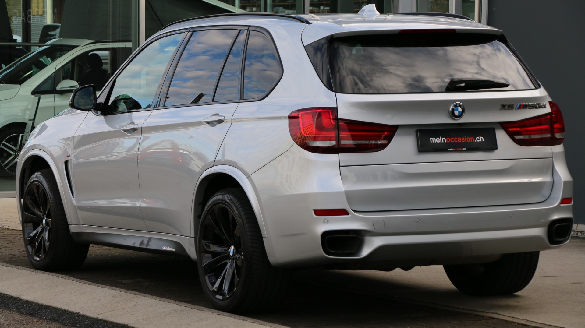 BMW X5 xDrive M50d-image-3