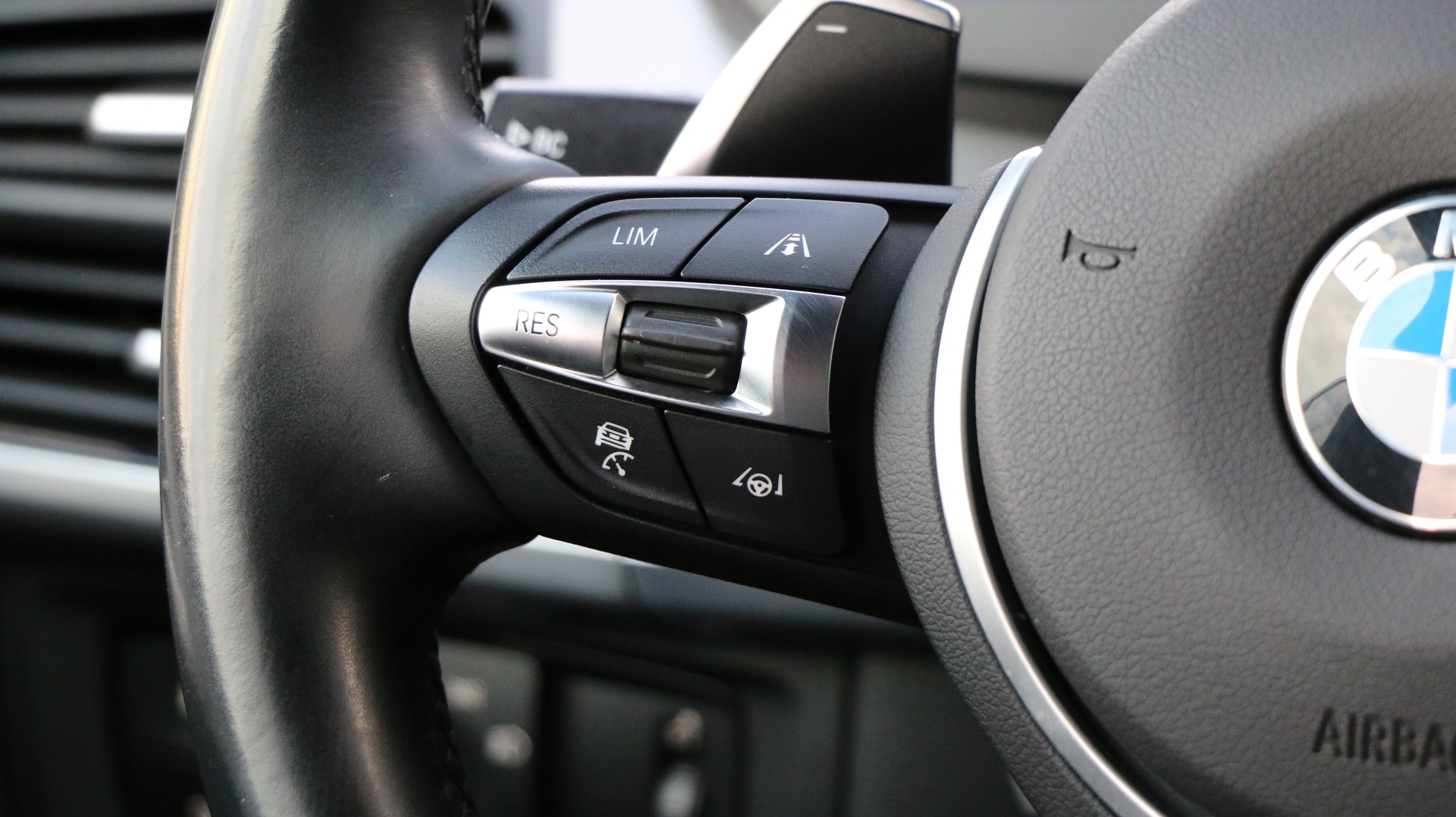 BMW X5 xDrive M50d-image-12