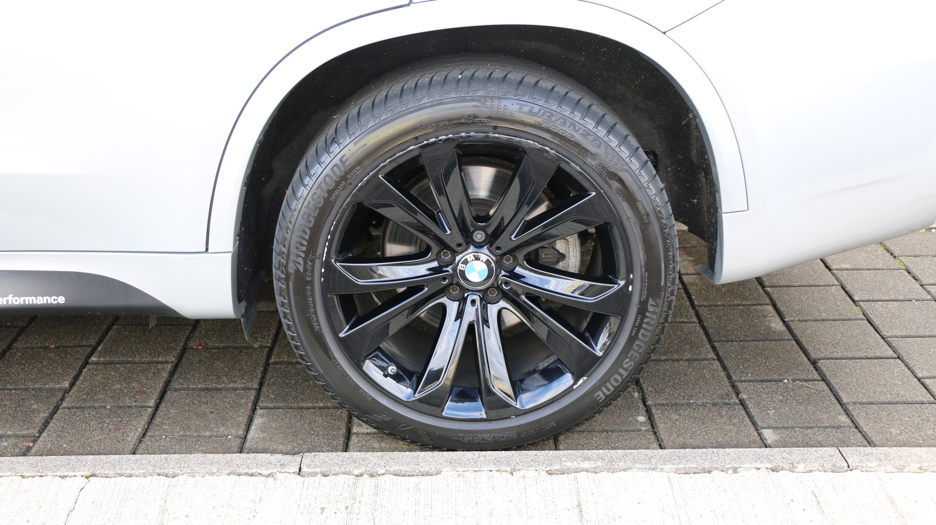 BMW X5 xDrive M50d-image-11