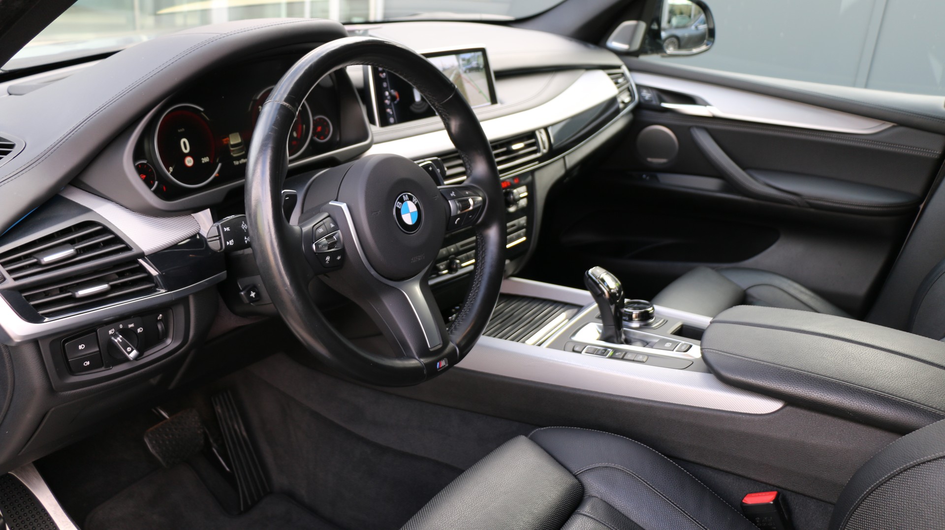BMW X5 xDrive M50d-image-10