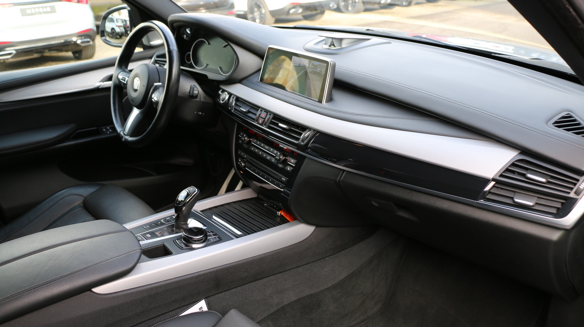 BMW X5 xDrive M50d-image-23