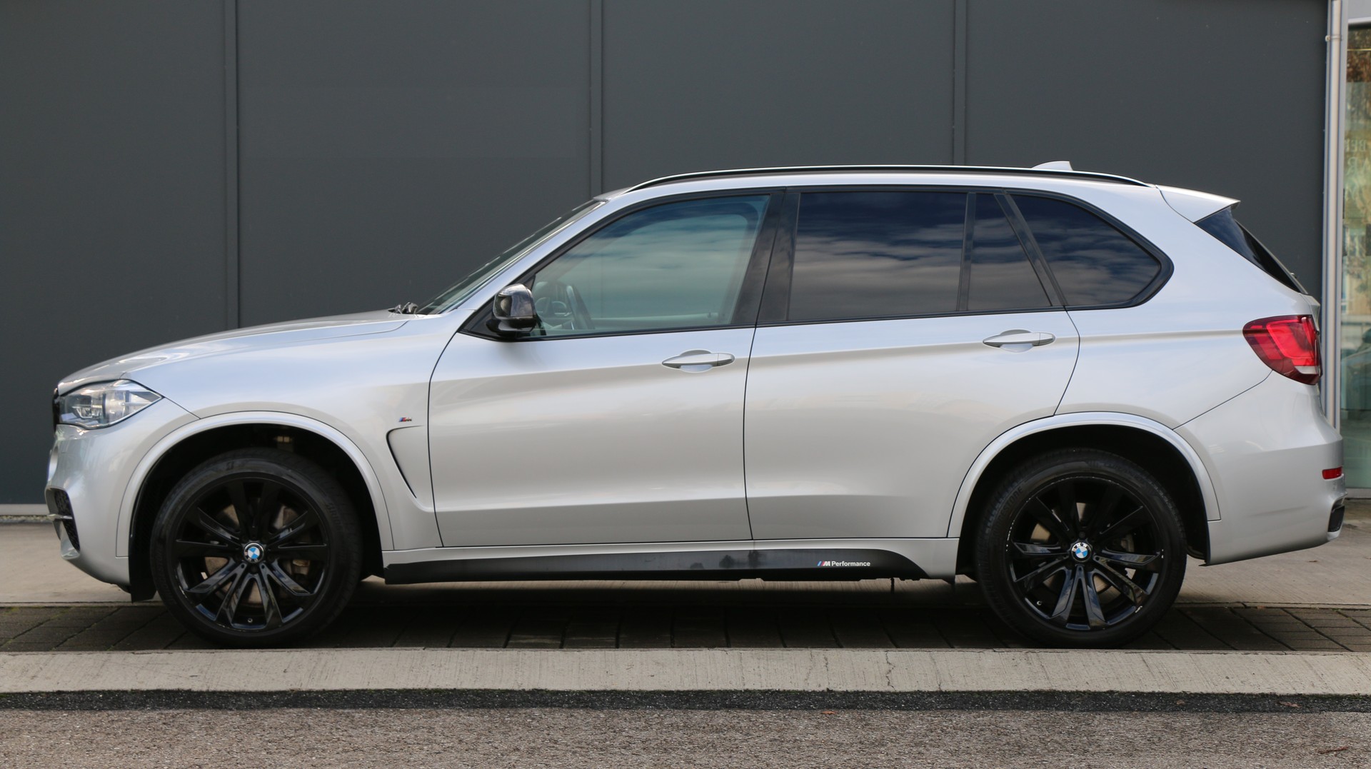 BMW X5 xDrive M50d-image-2