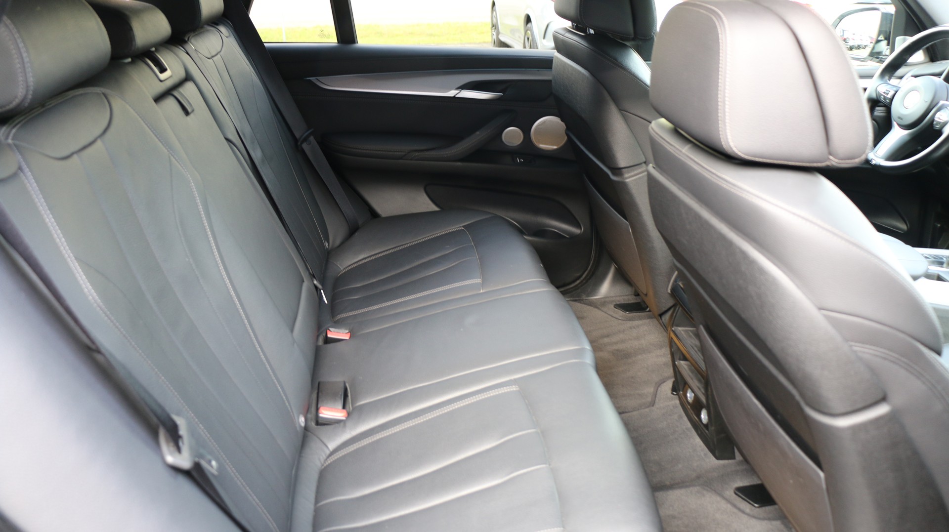 BMW X5 xDrive M50d-image-19