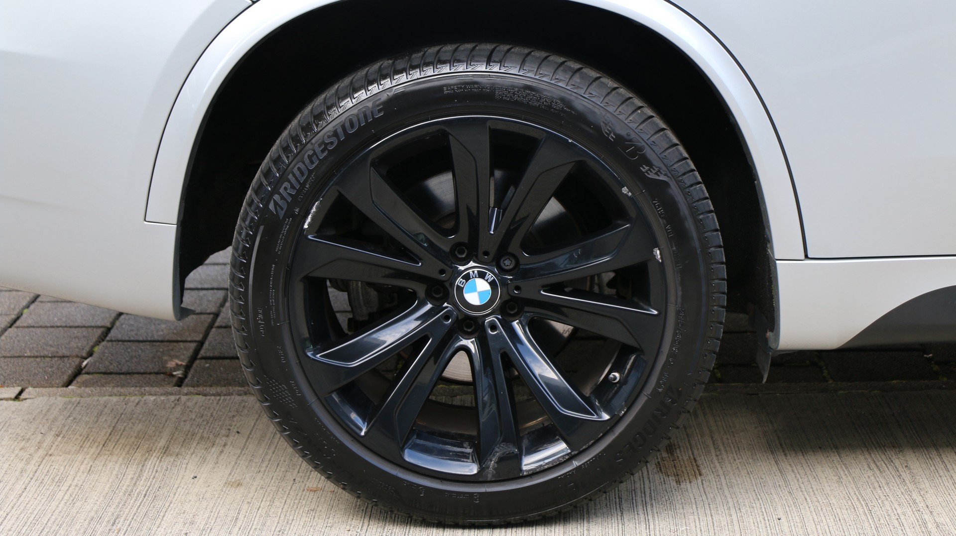BMW X5 xDrive M50d-image-24