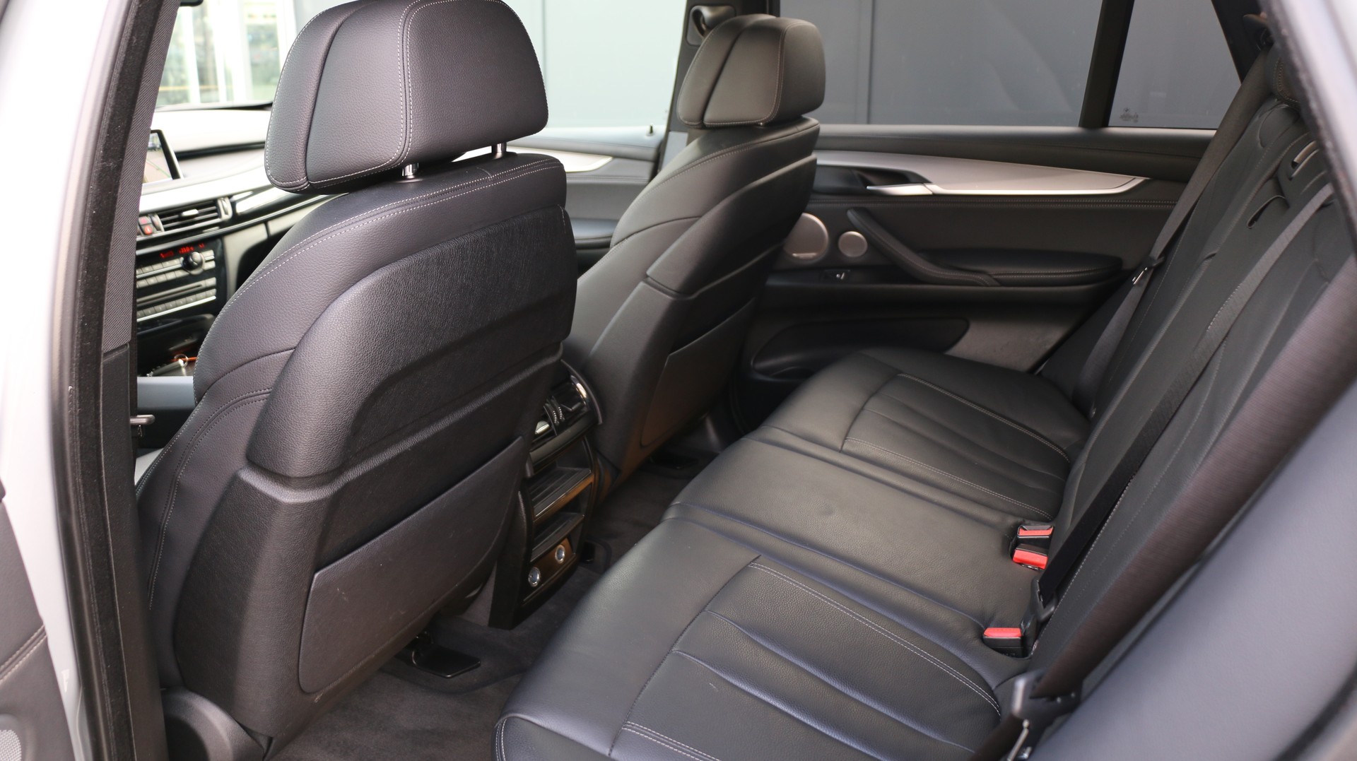 BMW X5 xDrive M50d-image-17