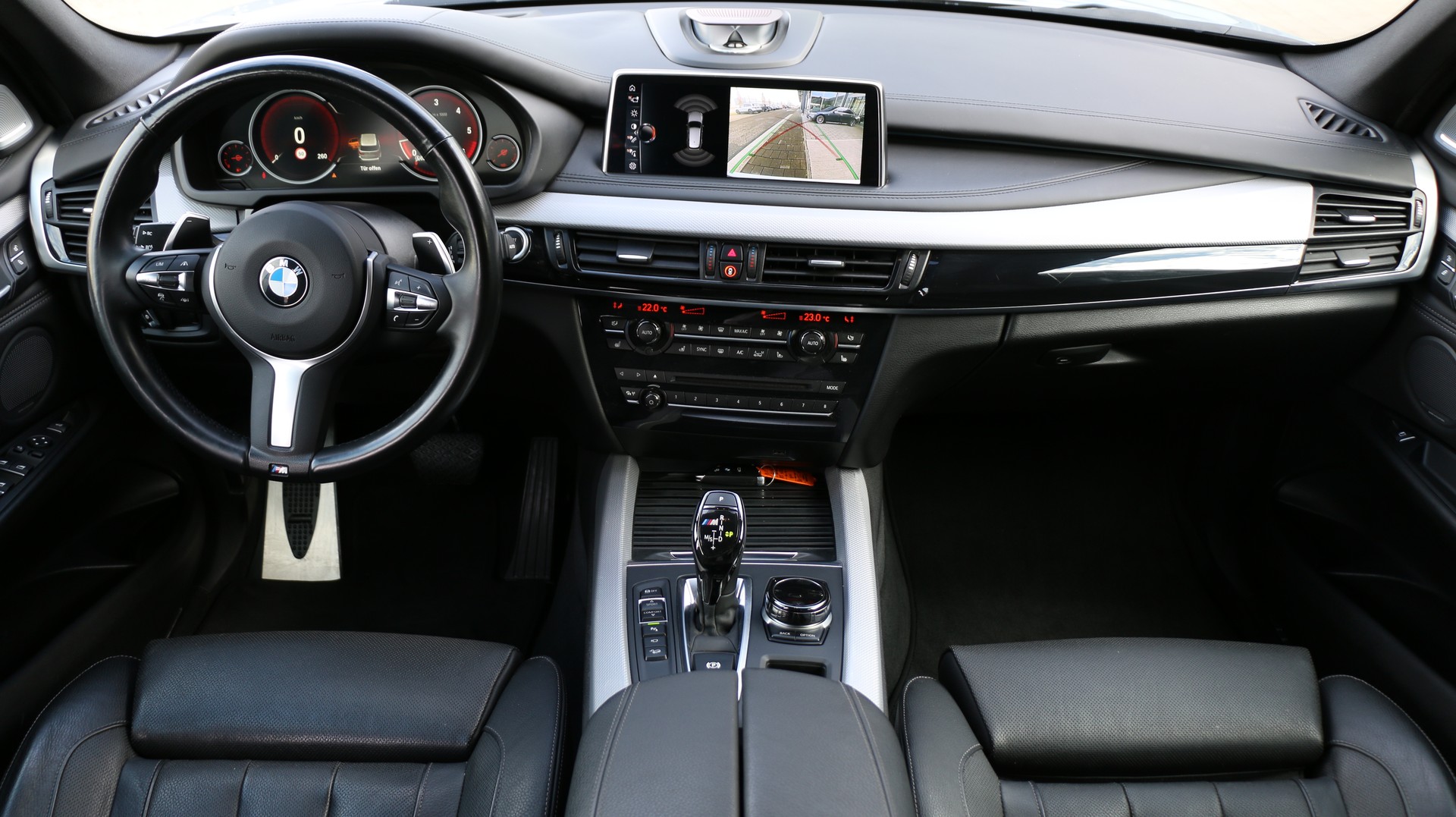 BMW X5 xDrive M50d-image-15