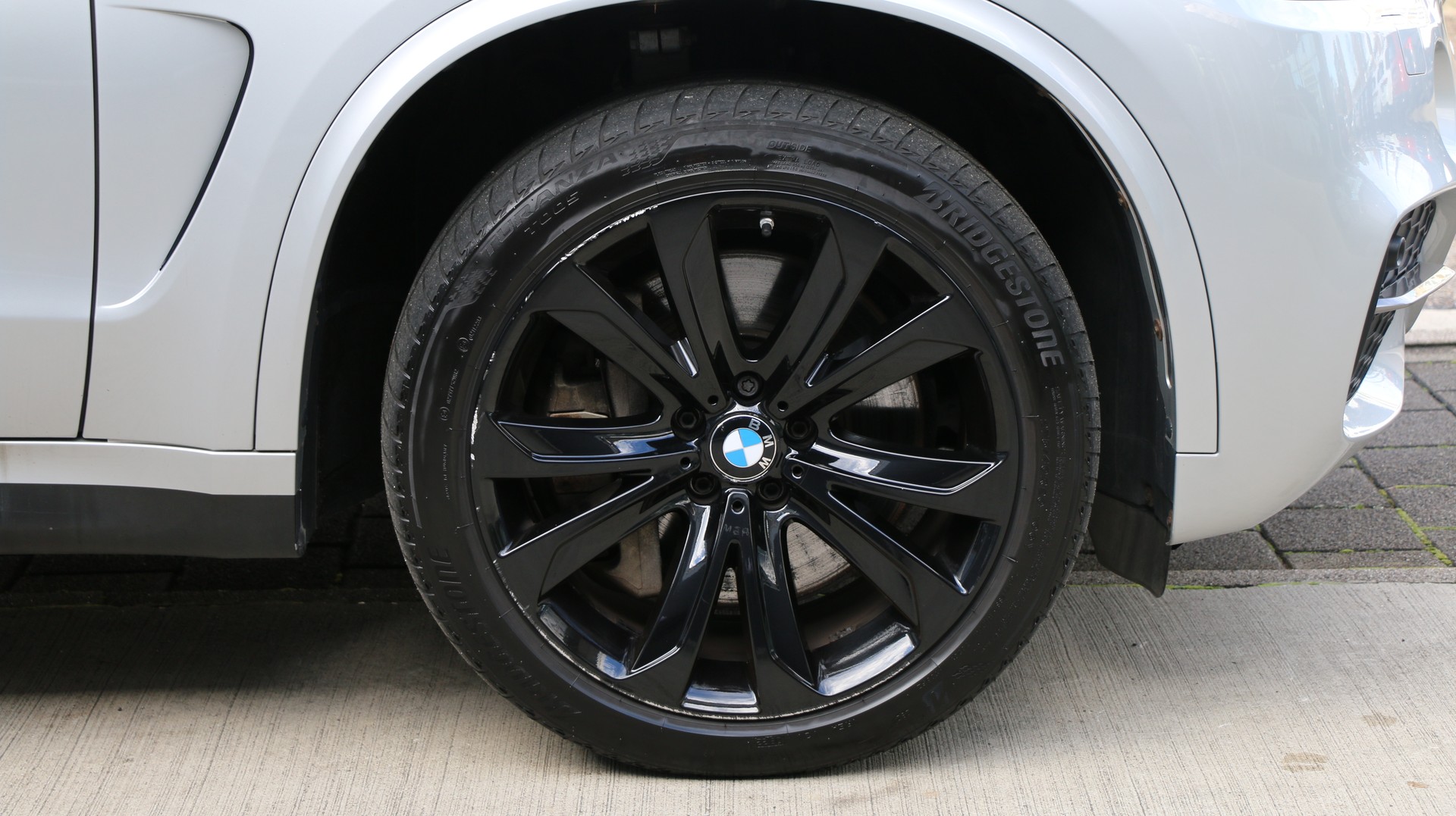 BMW X5 xDrive M50d-image-25