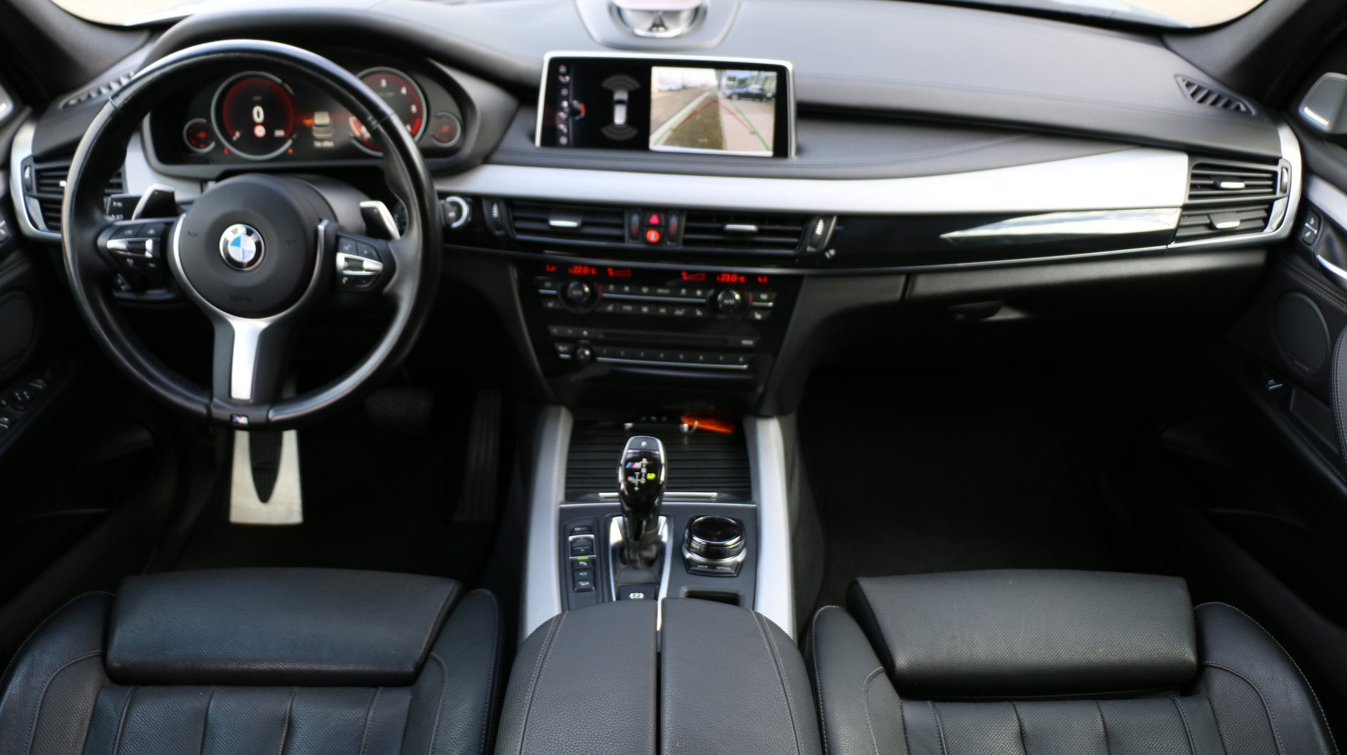 BMW X5 xDrive M50d-image-16