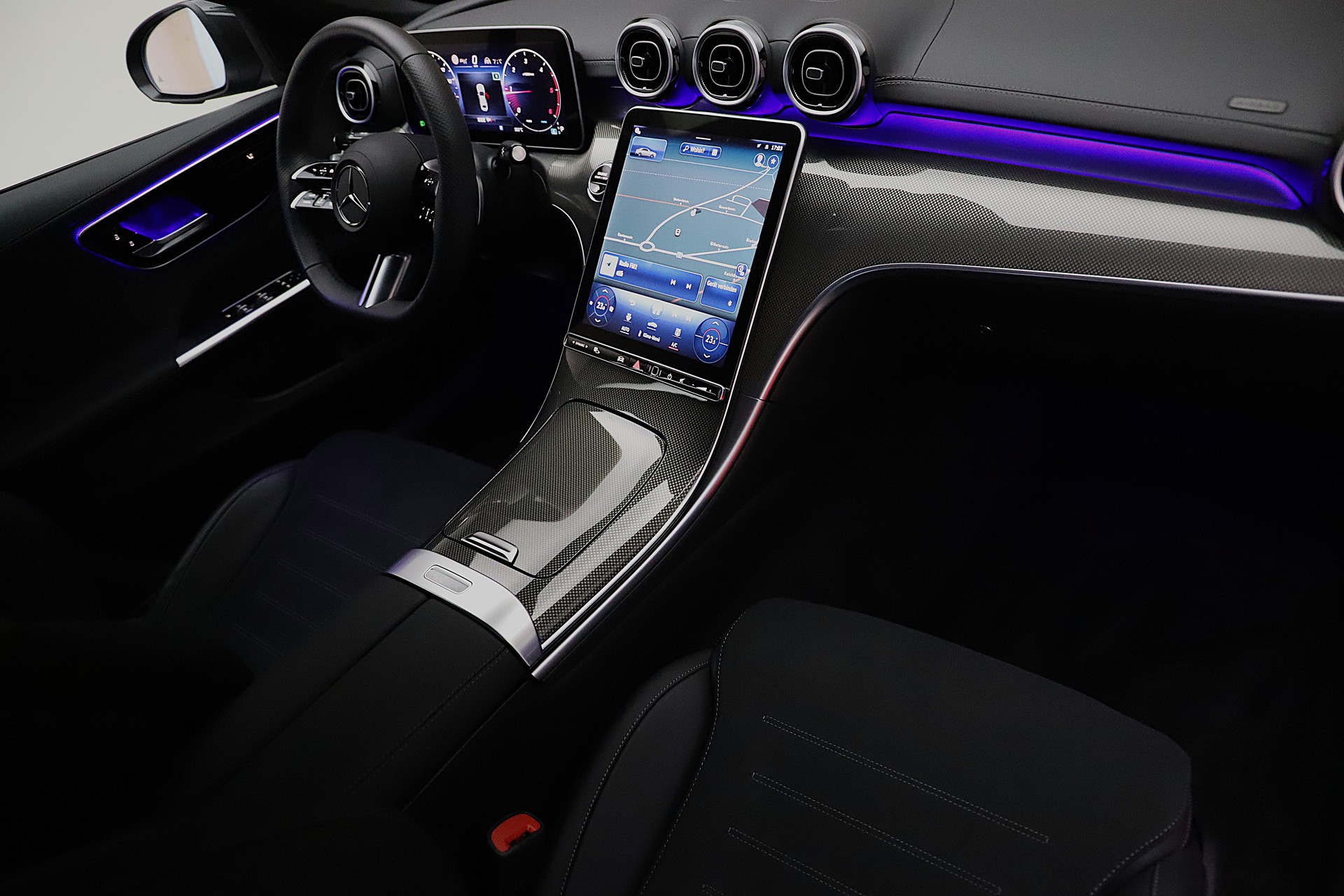 MERCEDES-BENZ C 220 d AMG Line Advance-image-6