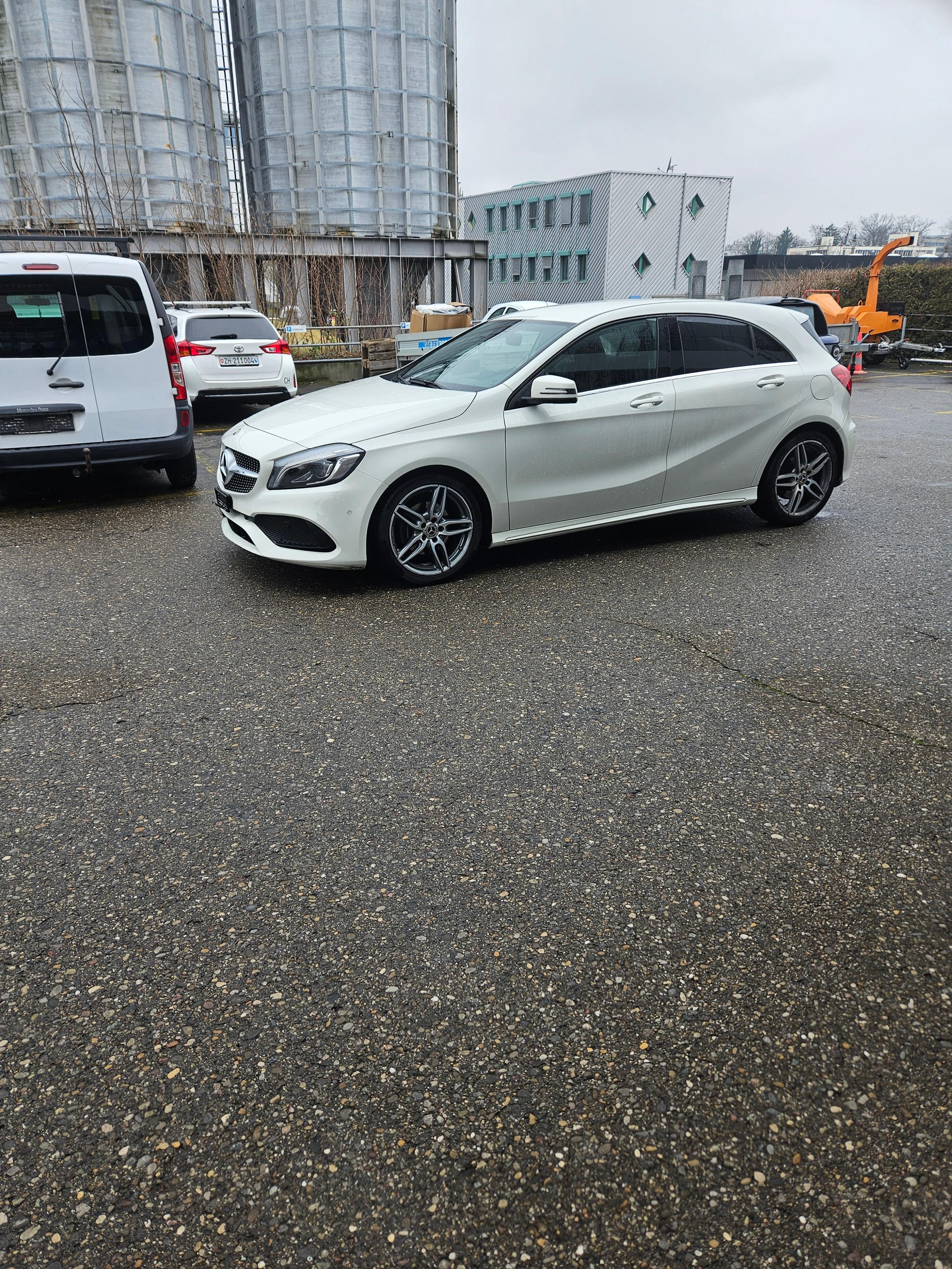 MERCEDES-BENZ A 180 AMG Line 7G-DCT-image-4