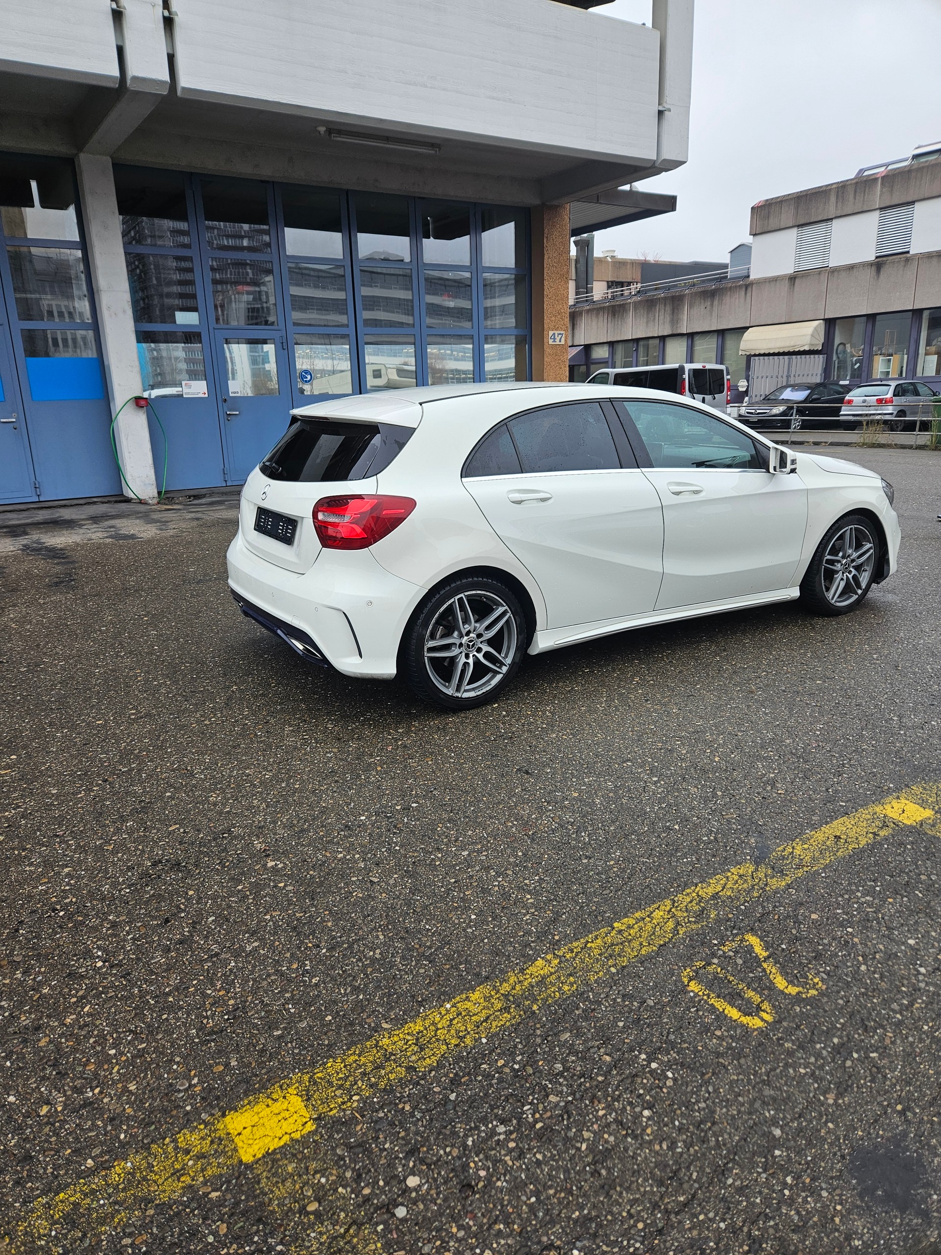 MERCEDES-BENZ A 180 AMG Line 7G-DCT-image-0