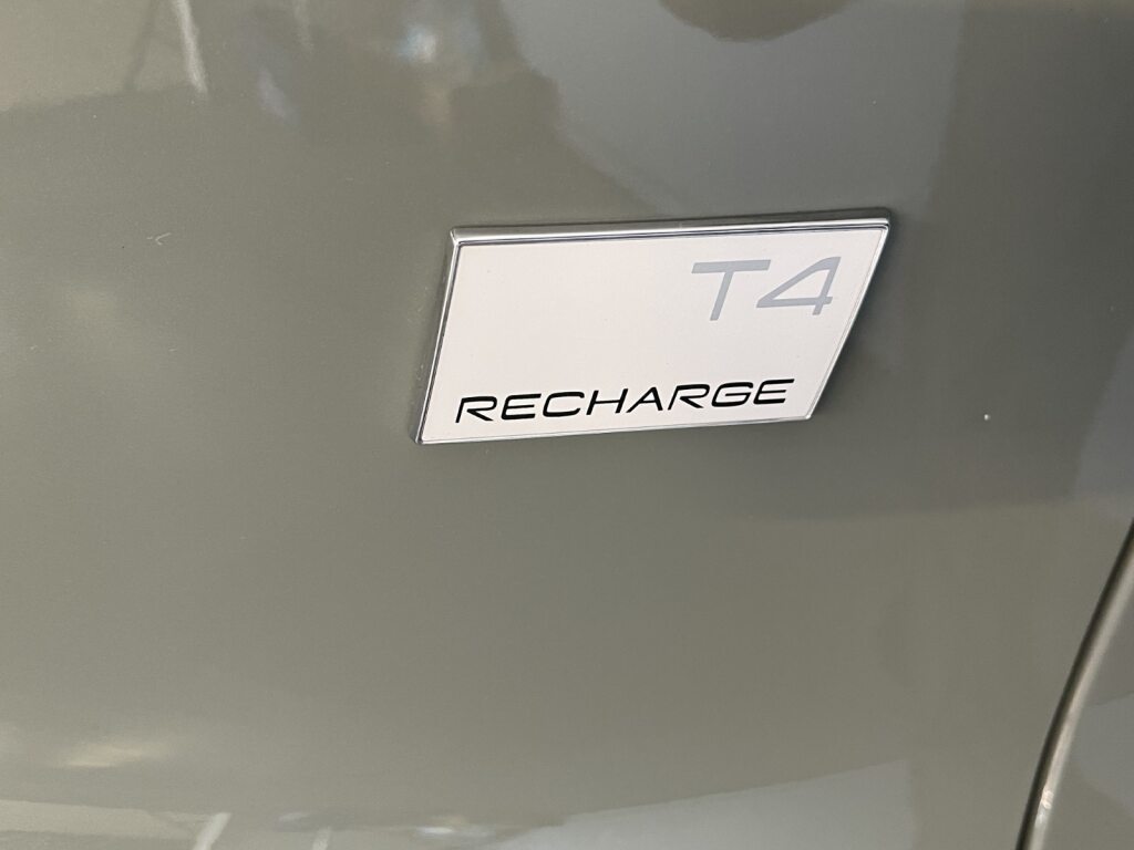 VOLVO XC40 1.5 T4 PiH Ultimate Bright-image-12