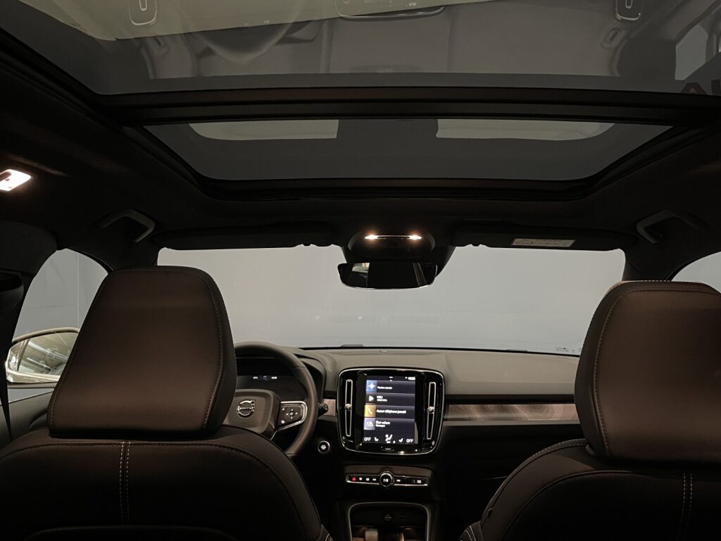 VOLVO XC40 1.5 T4 PiH Ultimate Bright-image-13