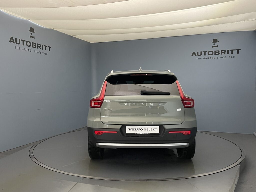 VOLVO XC40 1.5 T4 PiH Ultimate Bright-image-1