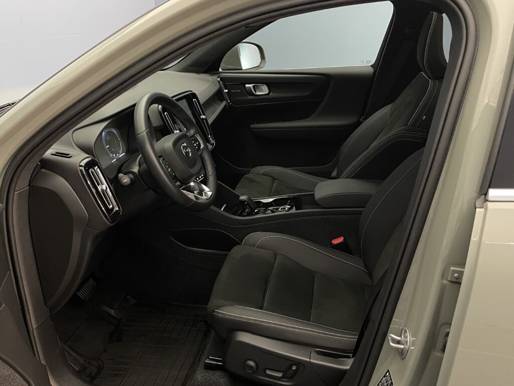 VOLVO XC40 1.5 T4 PiH Ultimate Bright-image-6