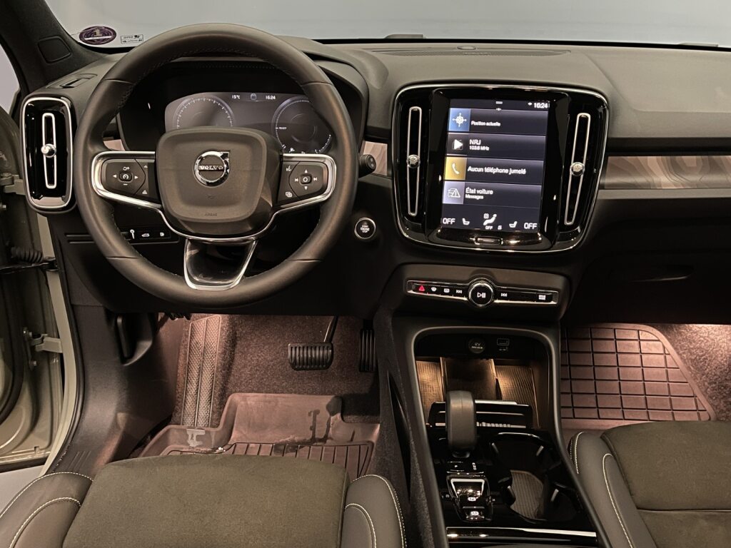 VOLVO XC40 1.5 T4 PiH Ultimate Bright-image-8