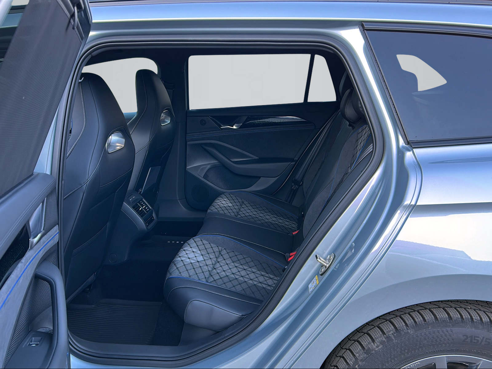 VW Passat Variant 1.5 TSI evo2 Plug-In- Hybrid R-Line DSG-image-10