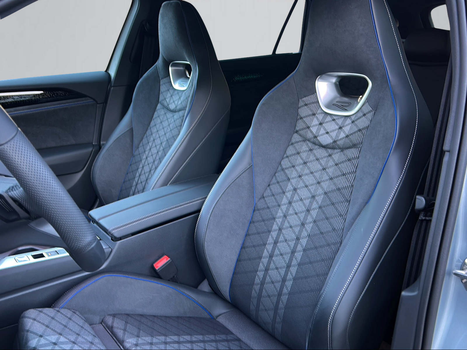 VW Passat Variant 1.5 TSI evo2 Plug-In- Hybrid R-Line DSG-image-8