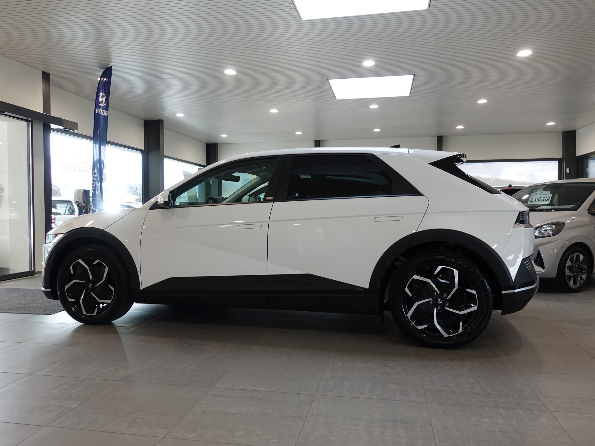 HYUNDAI Ioniq 5 77kW Origo 4WD-showroom-element-1