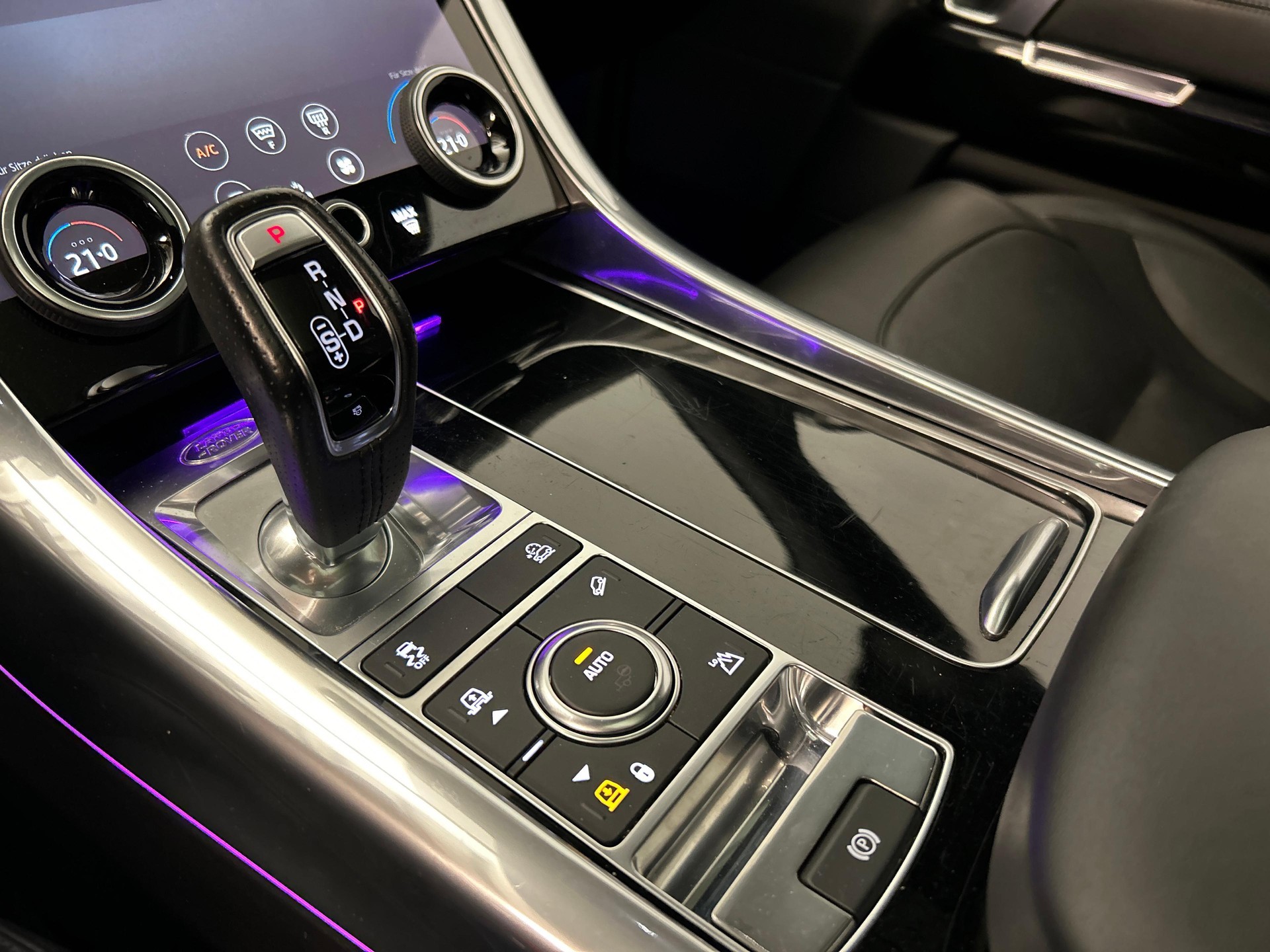 LAND ROVER Range Rover Sport 5.0 V8 SC SVR-image-14