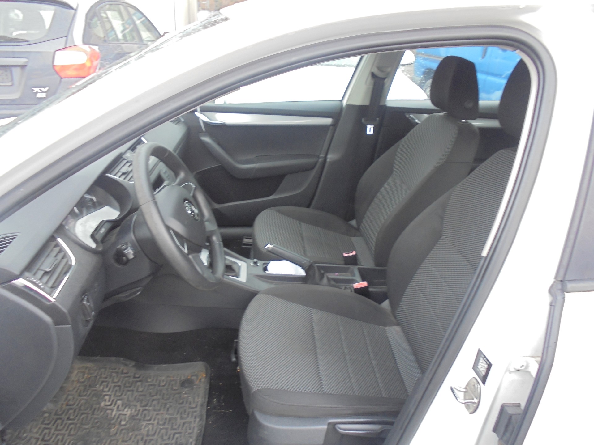 SKODA Octavia Combi 1.6 TDI Elegance 4x4-image-7