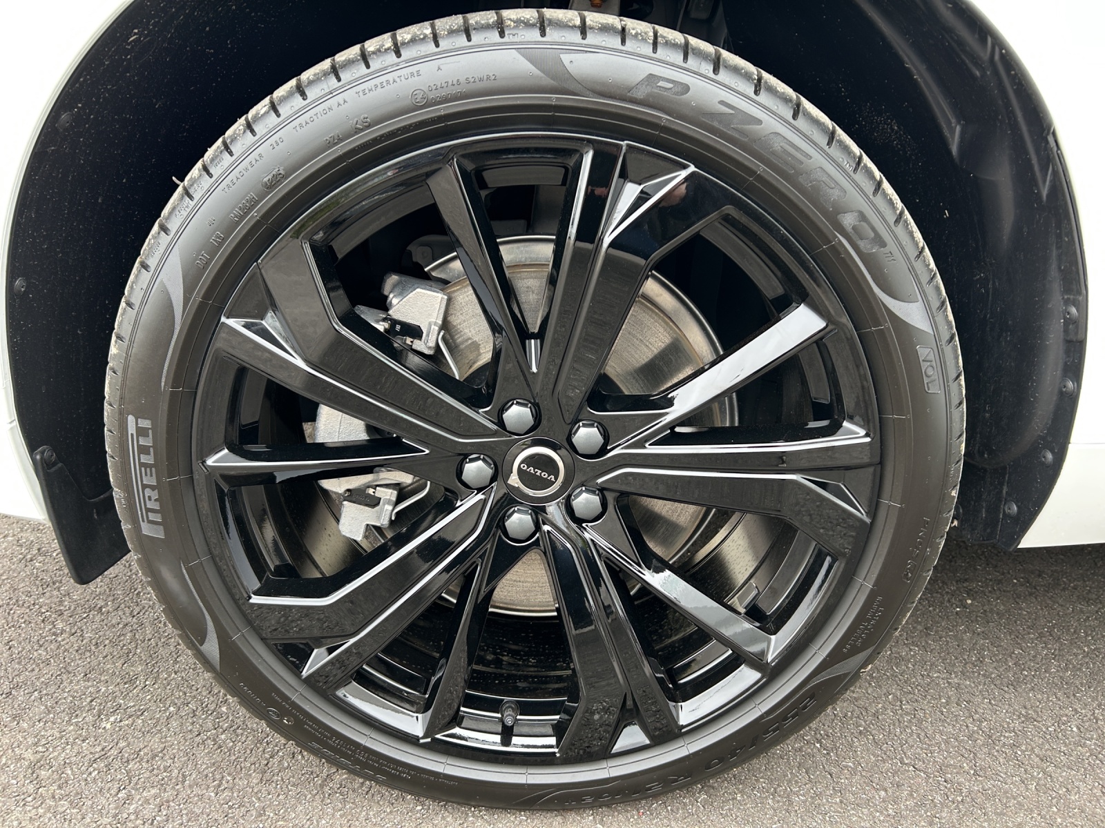VOLVO XC60 T6 eAWD PluginHybrid Black Edition Geartronic - AHK - Head-up - Panoramadach - 360 Kamera-image-15