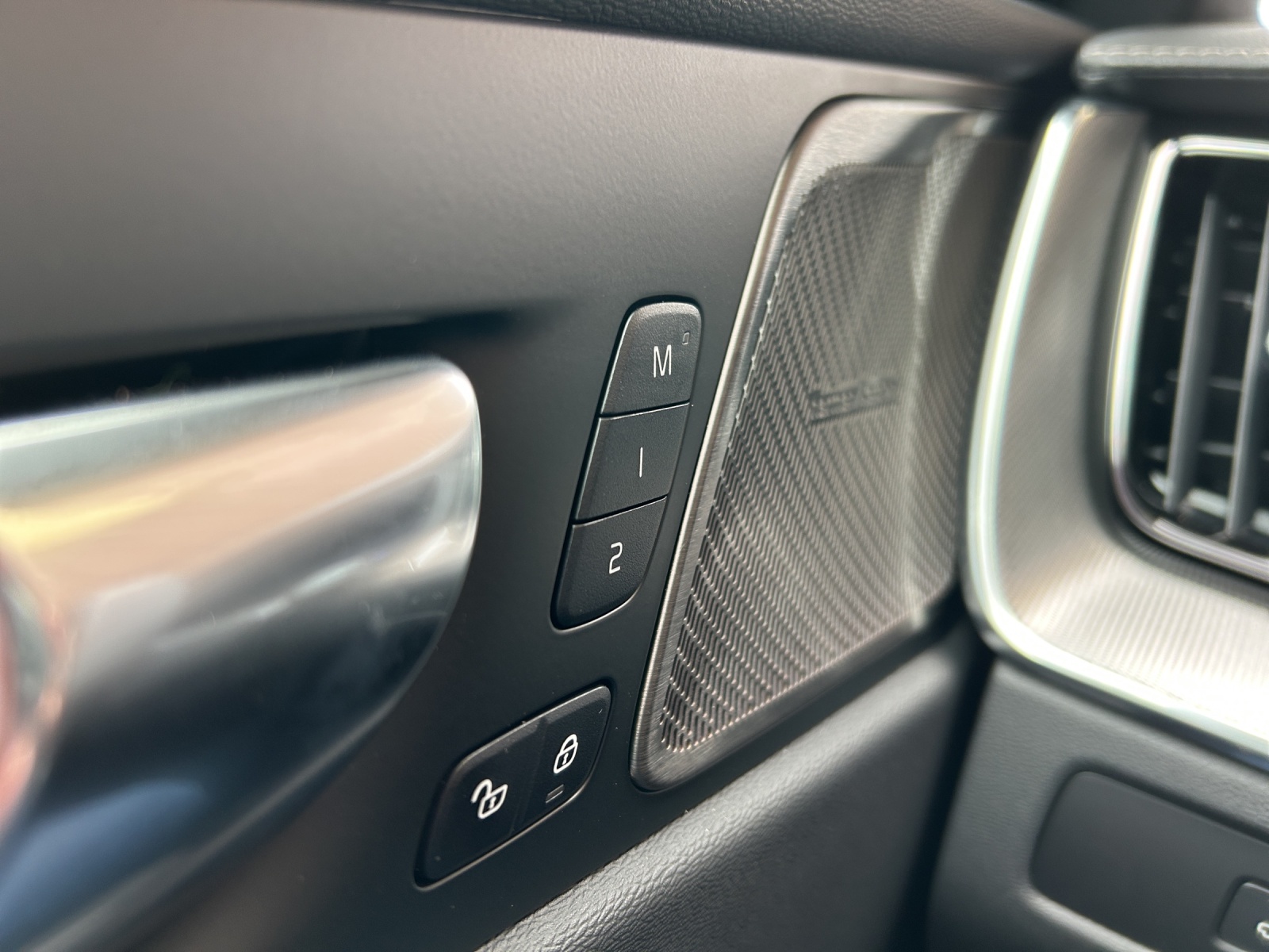 VOLVO XC60 T6 eAWD PluginHybrid Black Edition Geartronic - AHK - Head-up - Panoramadach - 360 Kamera-image-10