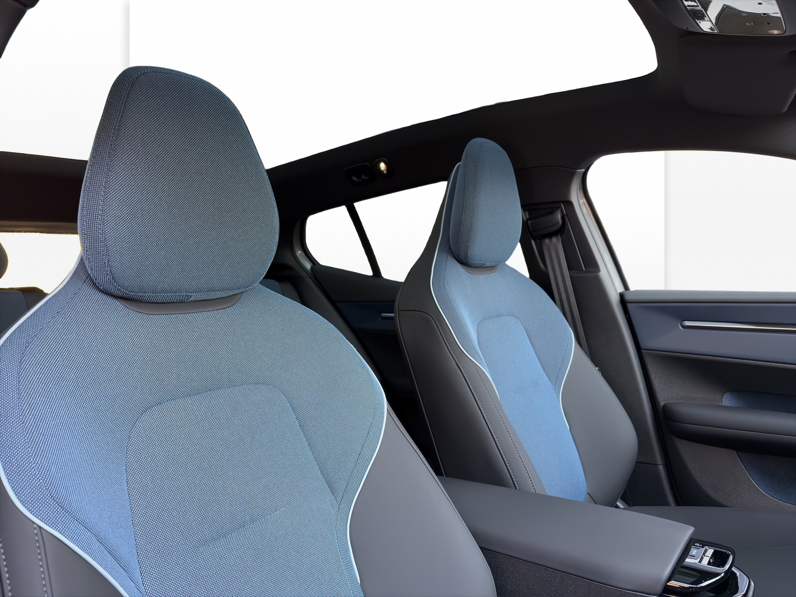 VOLVO EX30 CC E60 Twin Performance AWD-image-13