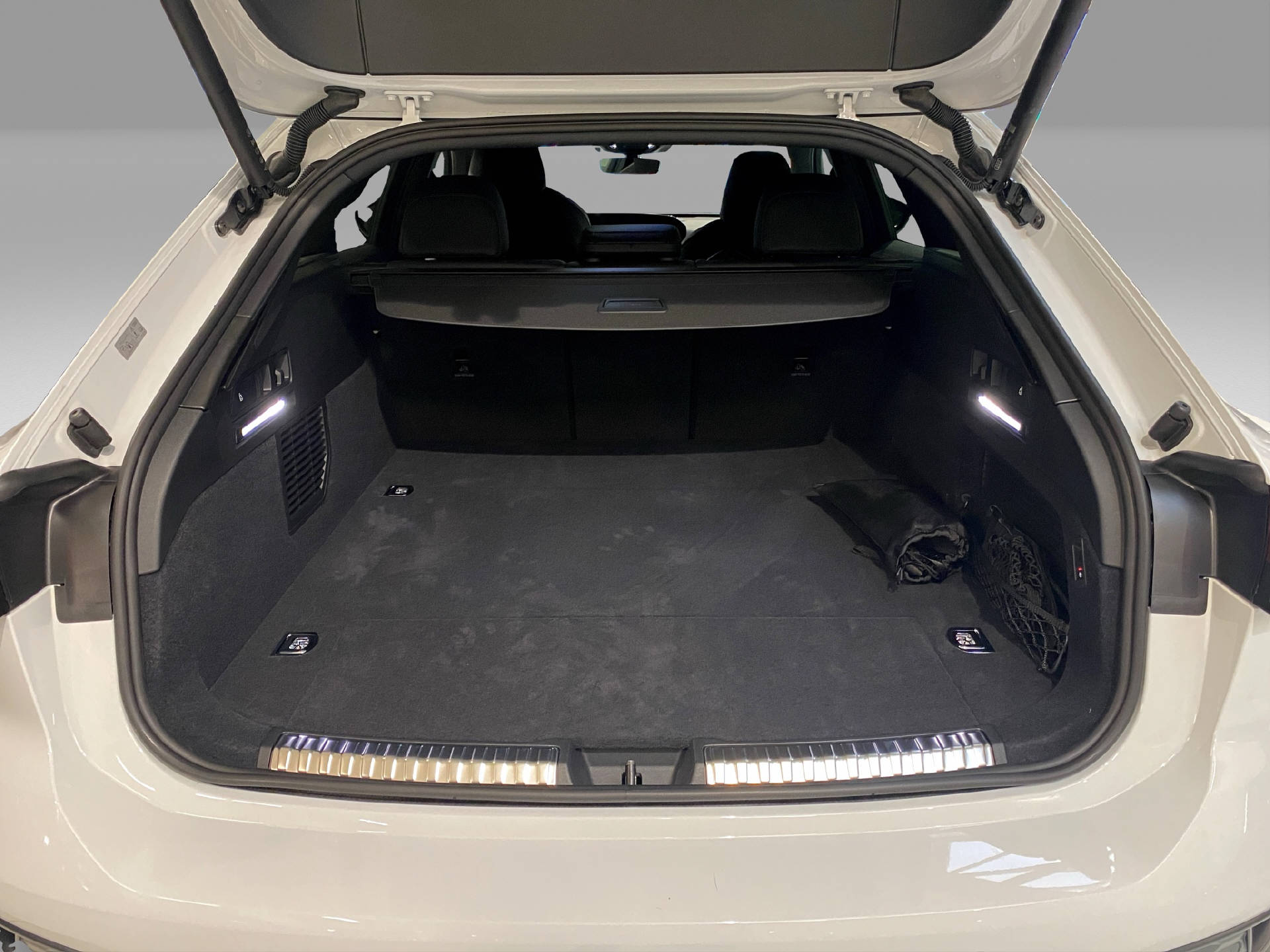 AUDI A6 Avant 2.0 e-hybrid 270 quattro S-Tronic-image-15