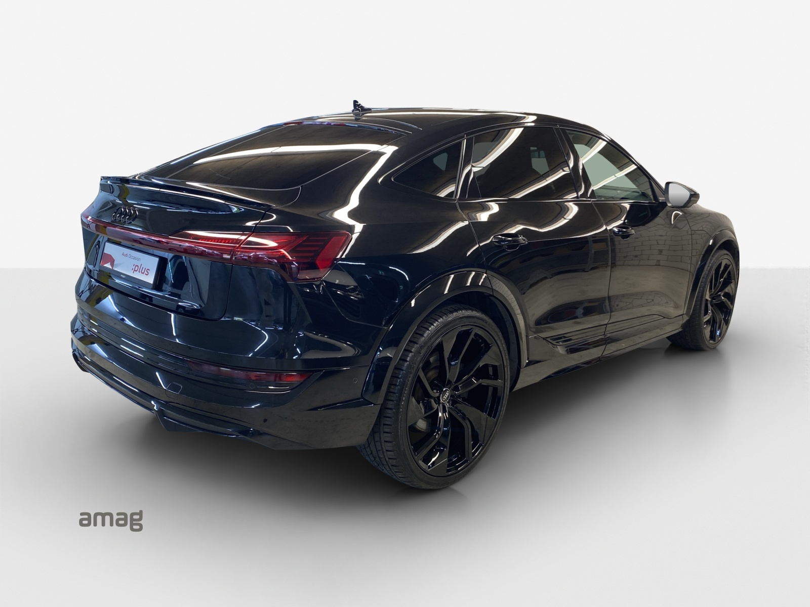 AUDI e-tron S Sportback quattro-image-4