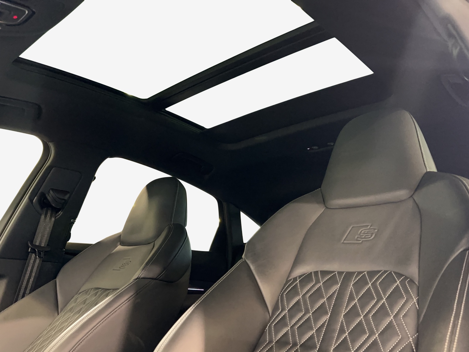 AUDI e-tron S Sportback quattro-image-12