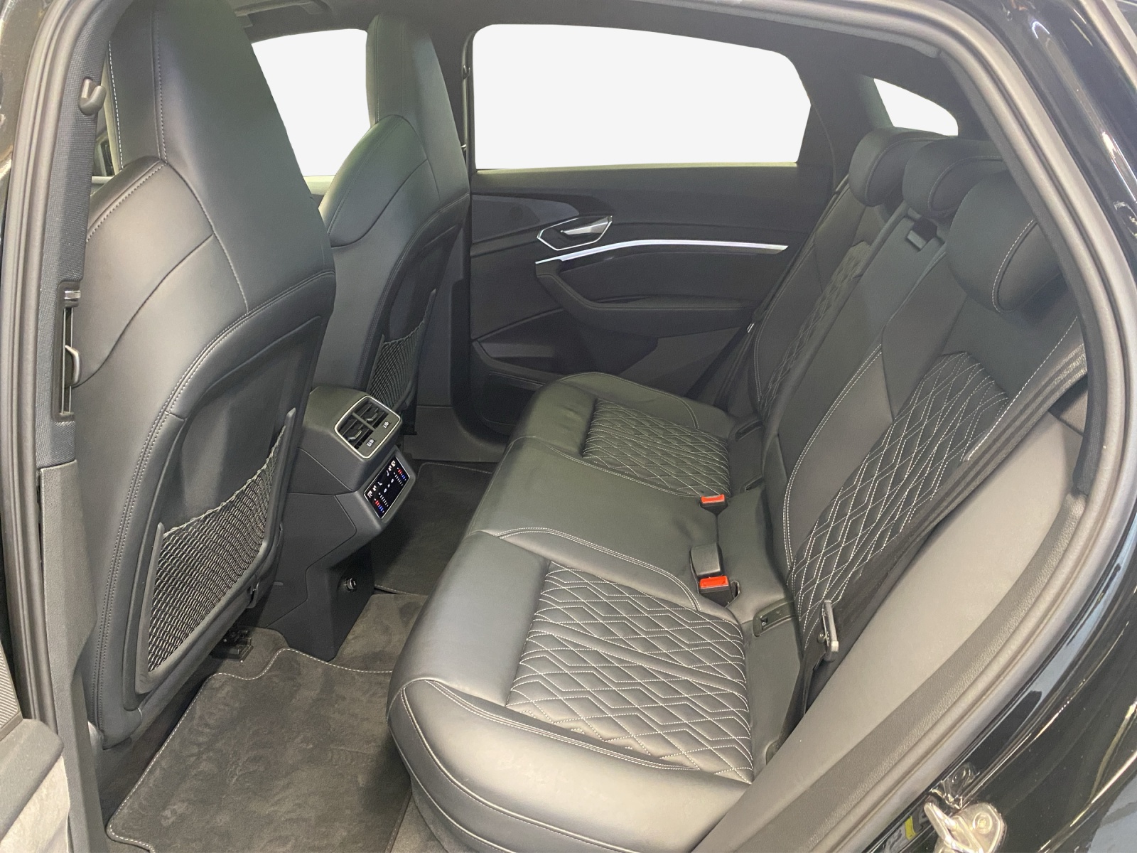 AUDI e-tron S Sportback quattro-image-11