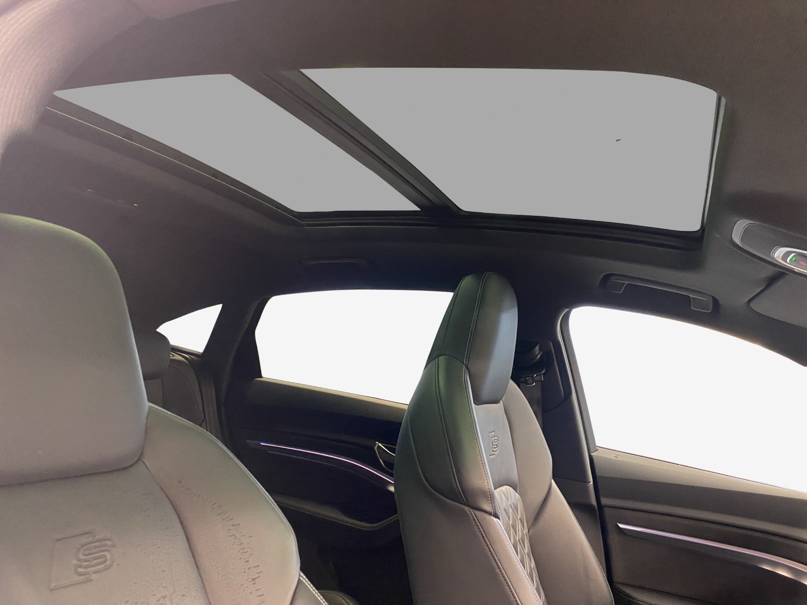 AUDI e-tron S Sportback quattro-image-13